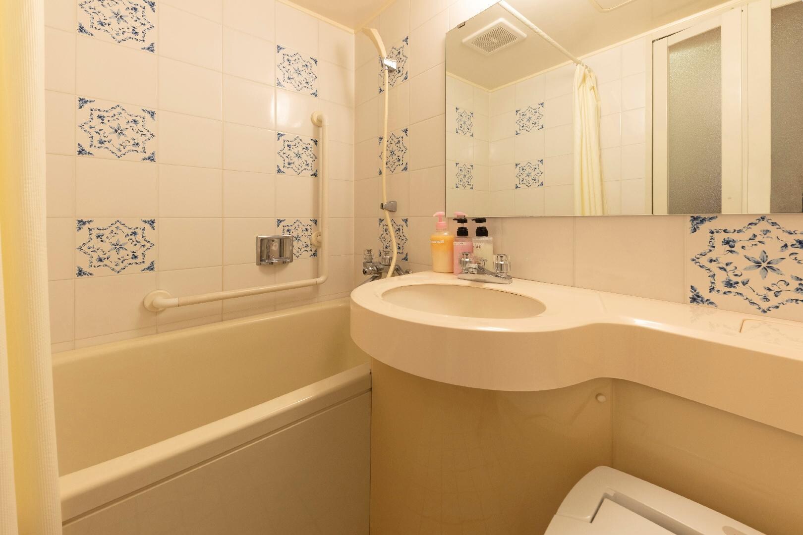 Guest room bathroom