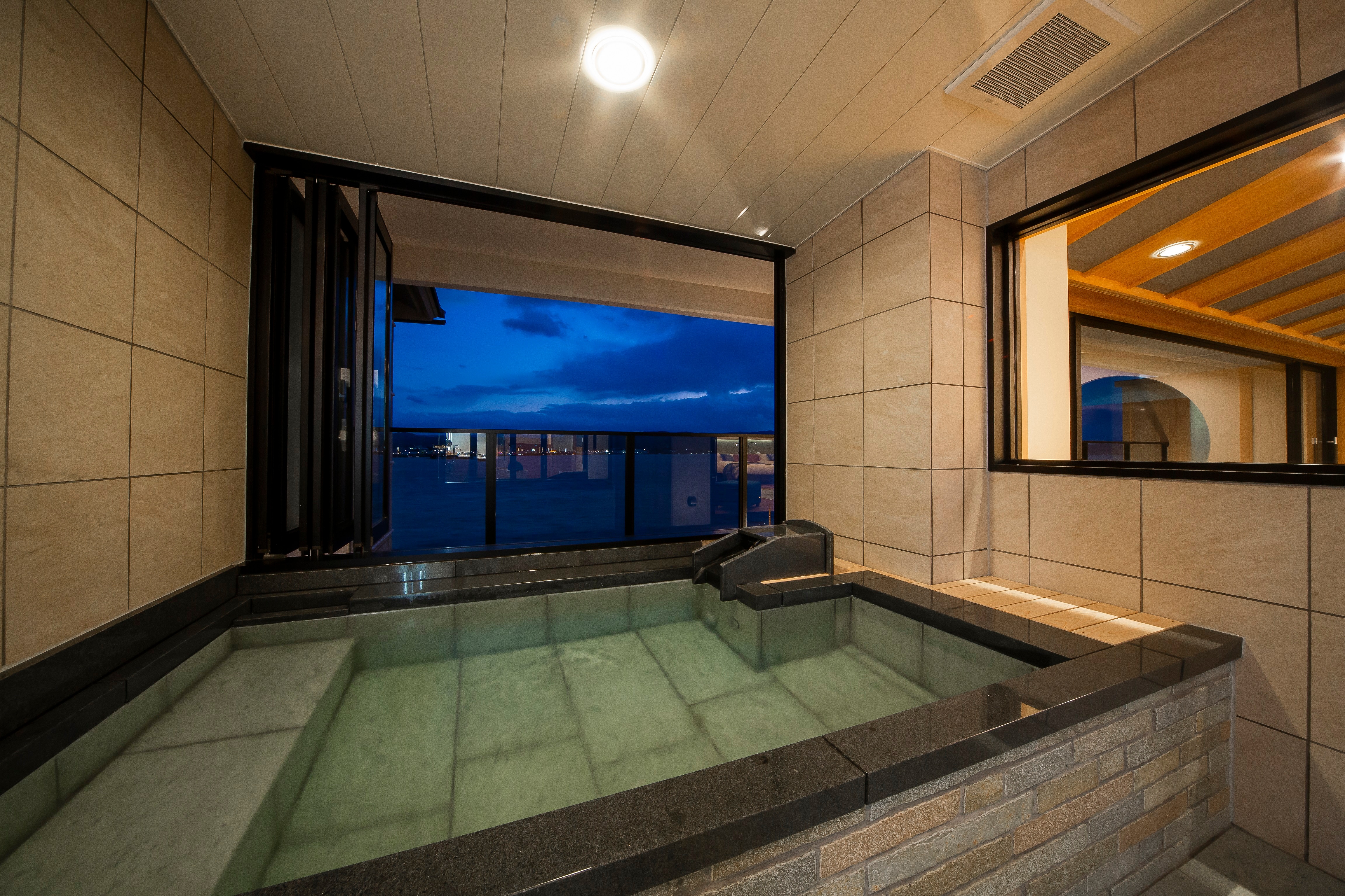 [New guest room] Japanese and Western room with a view bath on the 5th floor, water and clouds, room 3 of water