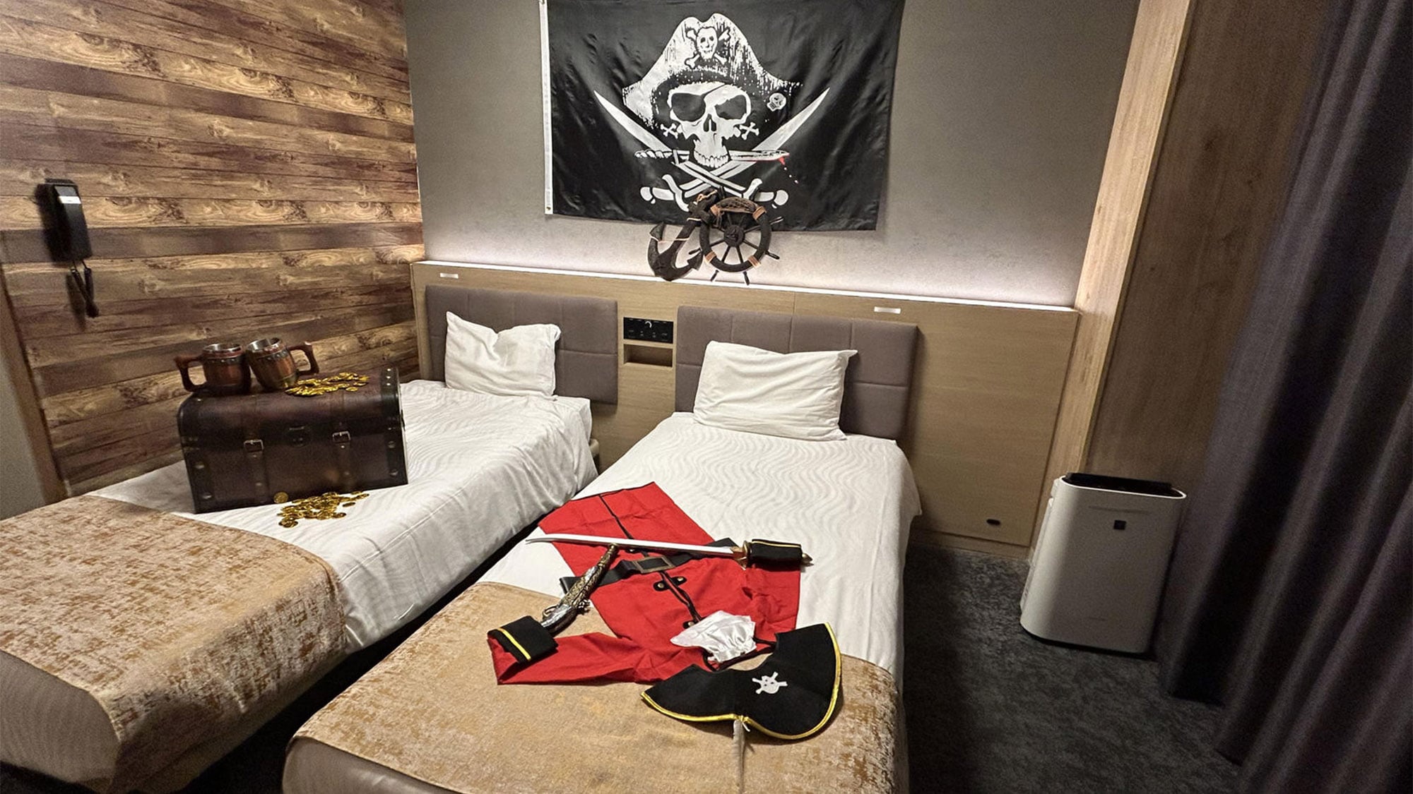 Pirate Ship Room