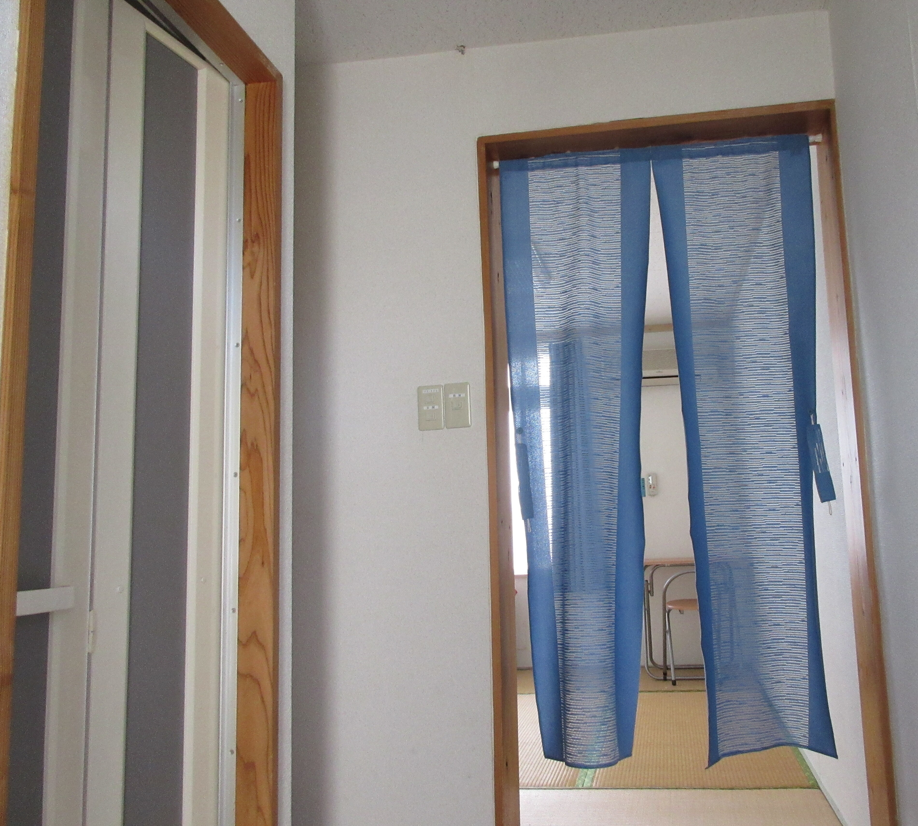 In-bath room entrance