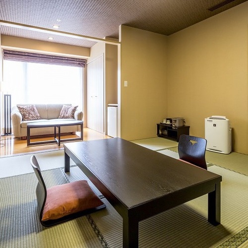 [Young bamboo, pine needles, and Japanese yew]: 8-tatami Japanese-style room