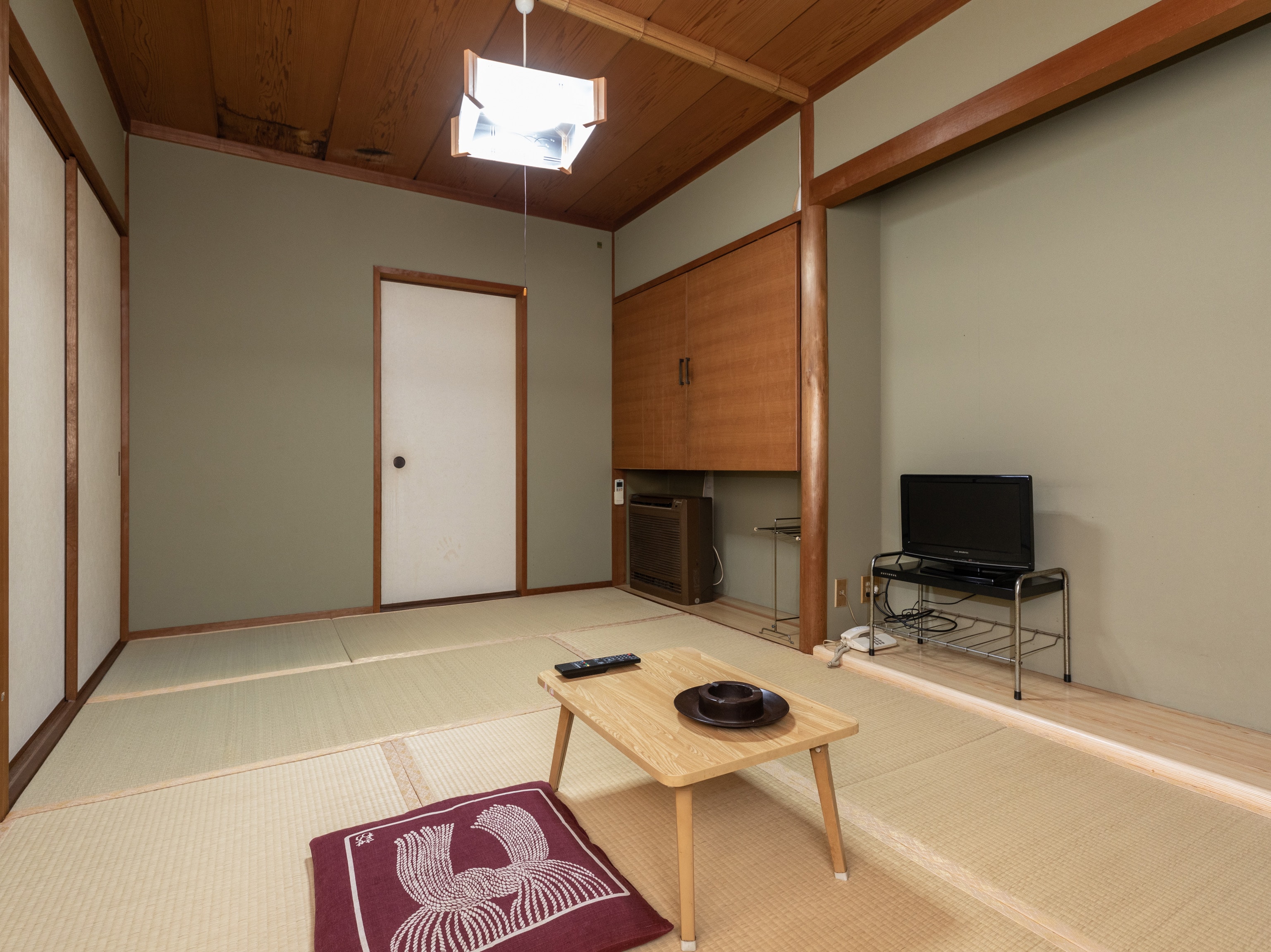 [Smoking] Japanese-style room for 1-3 people (no bath)
