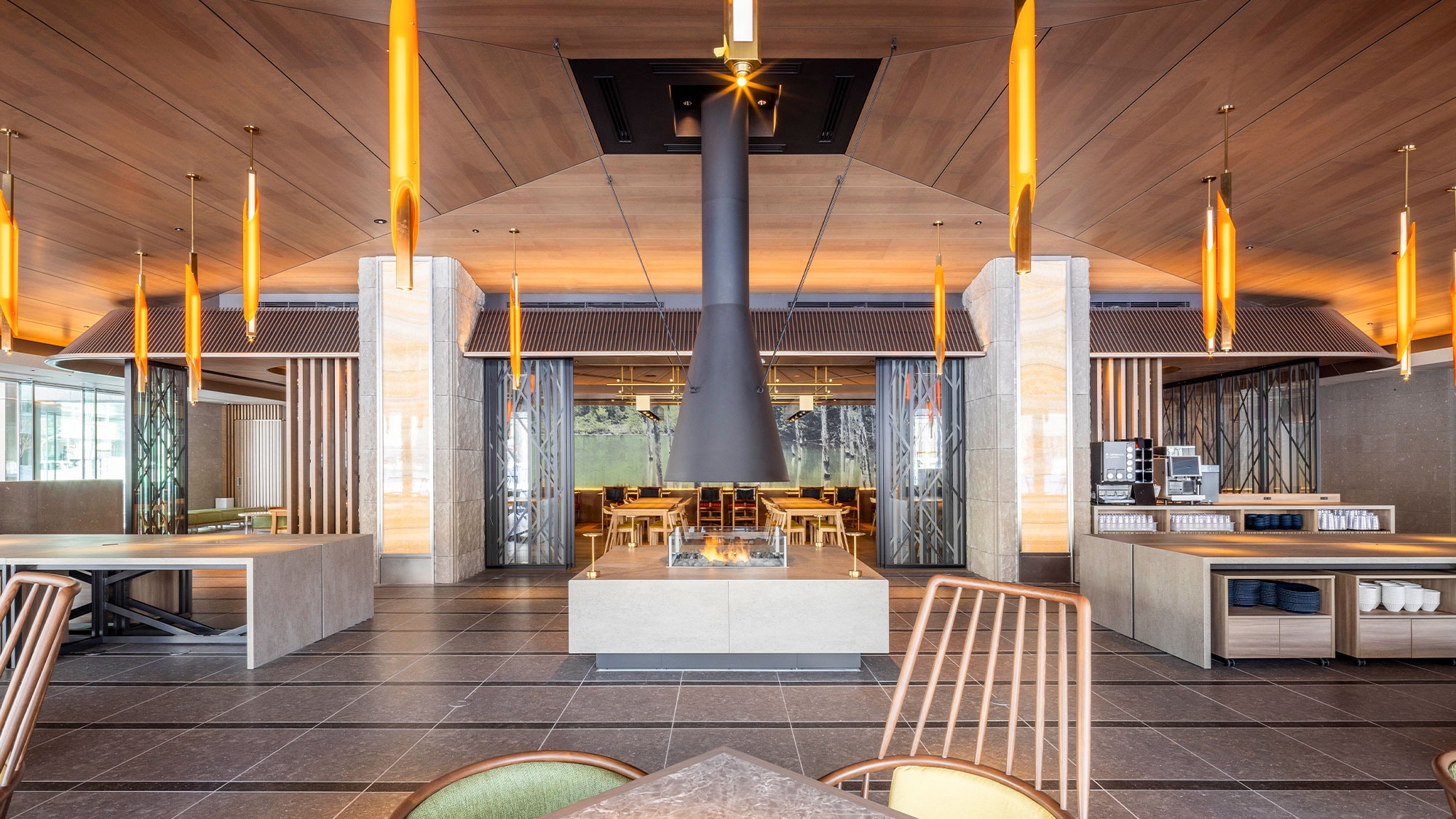 [Hokusai Restaurant & Cafe] <1F> 設有開放式露台的露天早餐自助餐廳和咖啡廳