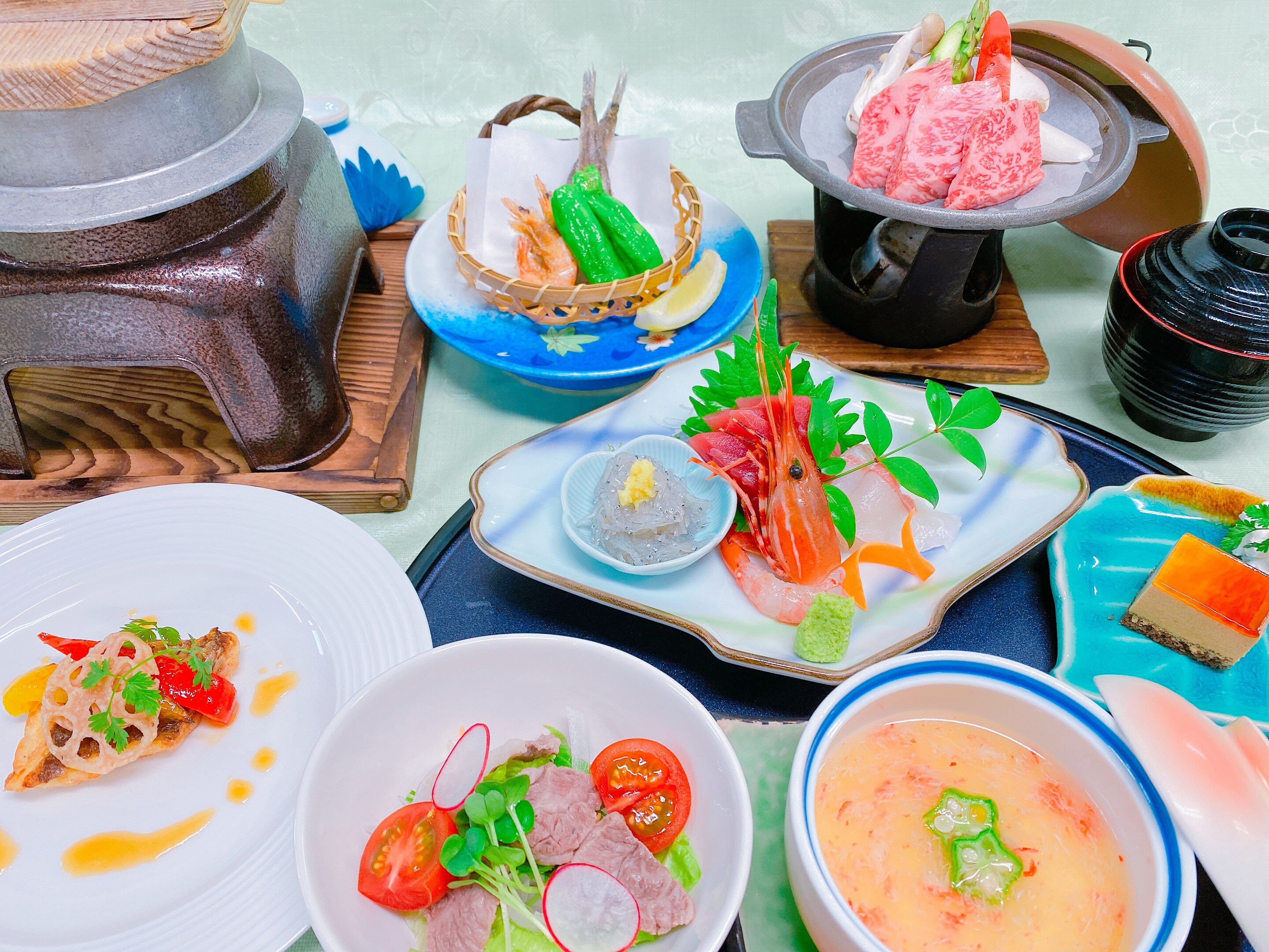 Kế hoạch cho đêm đi chơi của các cặp đôi và các cô gái