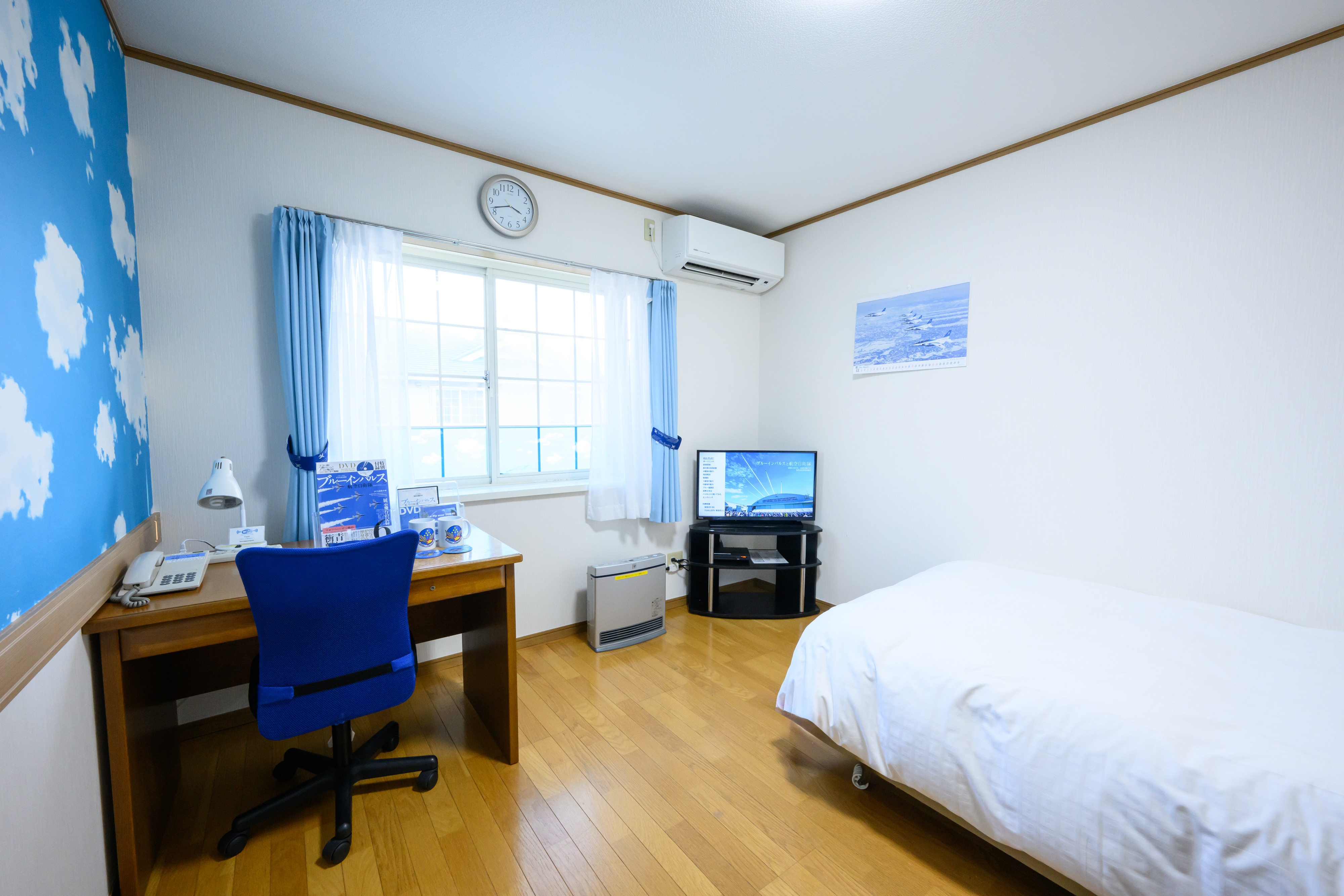 [3 Blue Impulse Rooms only]