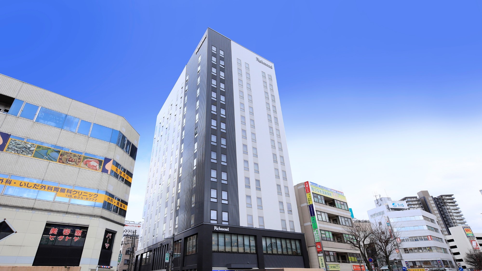 ホテル外観　昼