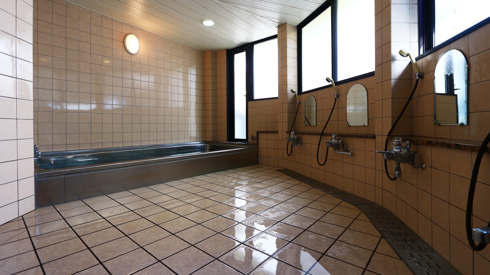 [Men's bath] Please relax and unwind.