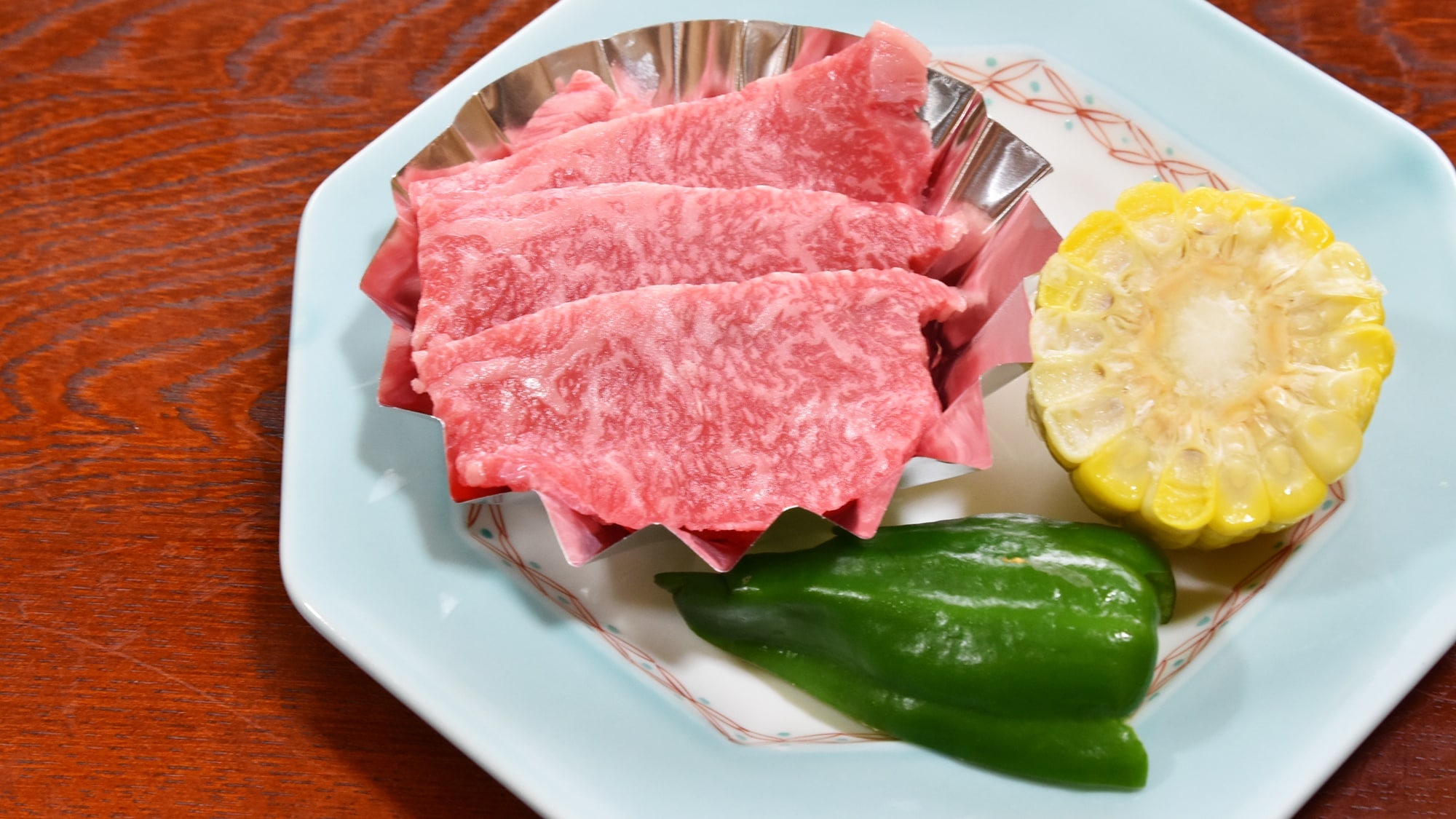 * [晚餐示例]请用您最喜欢的烧烤享受柔软多汁的县牛肉。