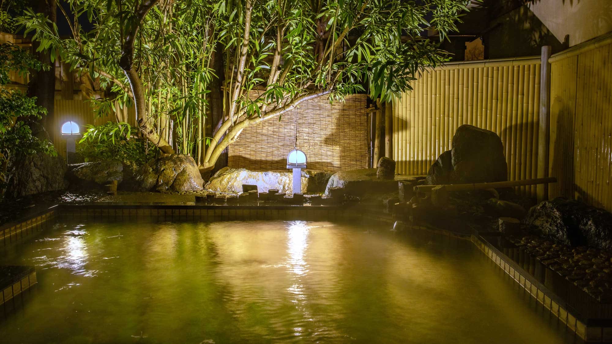 [Private bath] Garden open-air bath (night)
