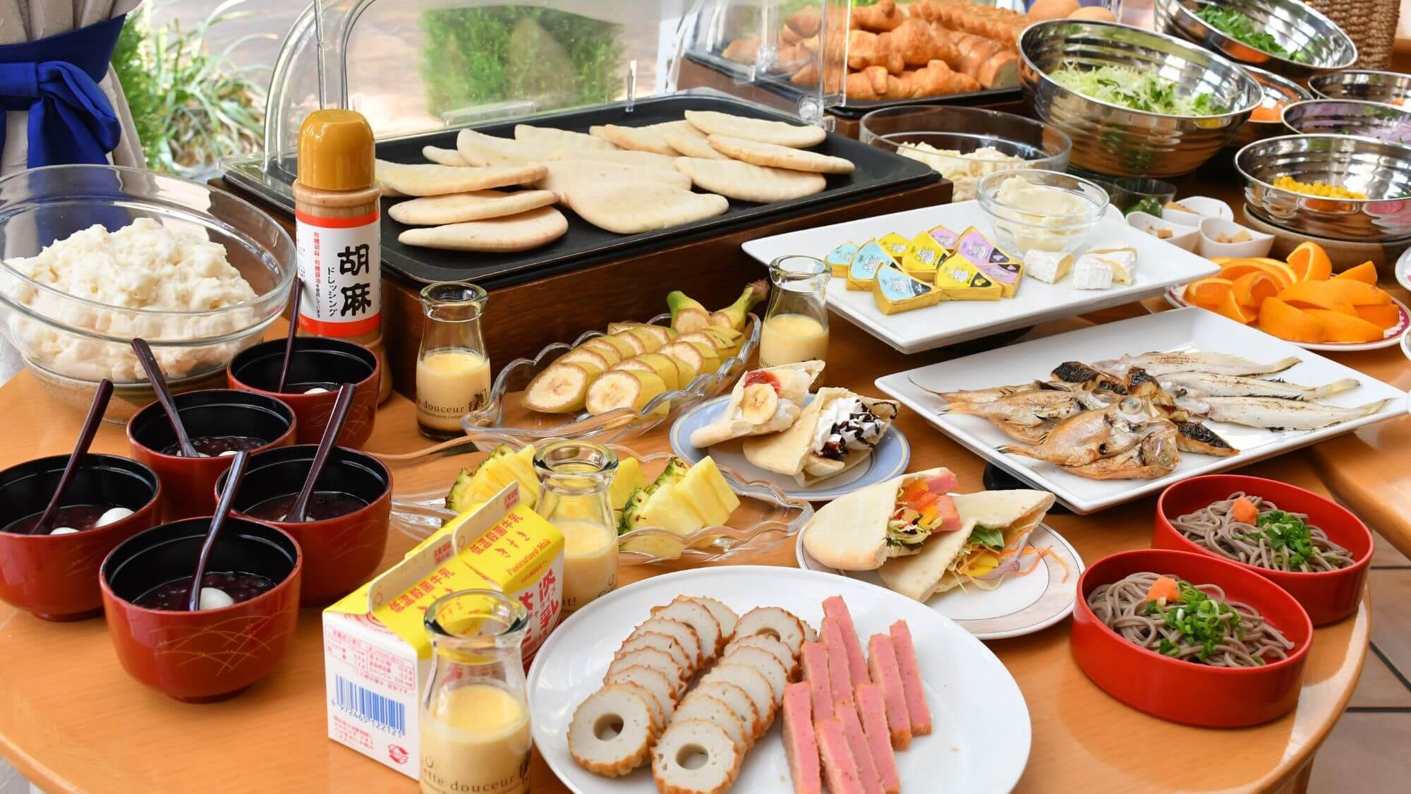 【自助早餐】日式和西式自助早餐，從標準菜單到當地風味，菜餚選擇豐富