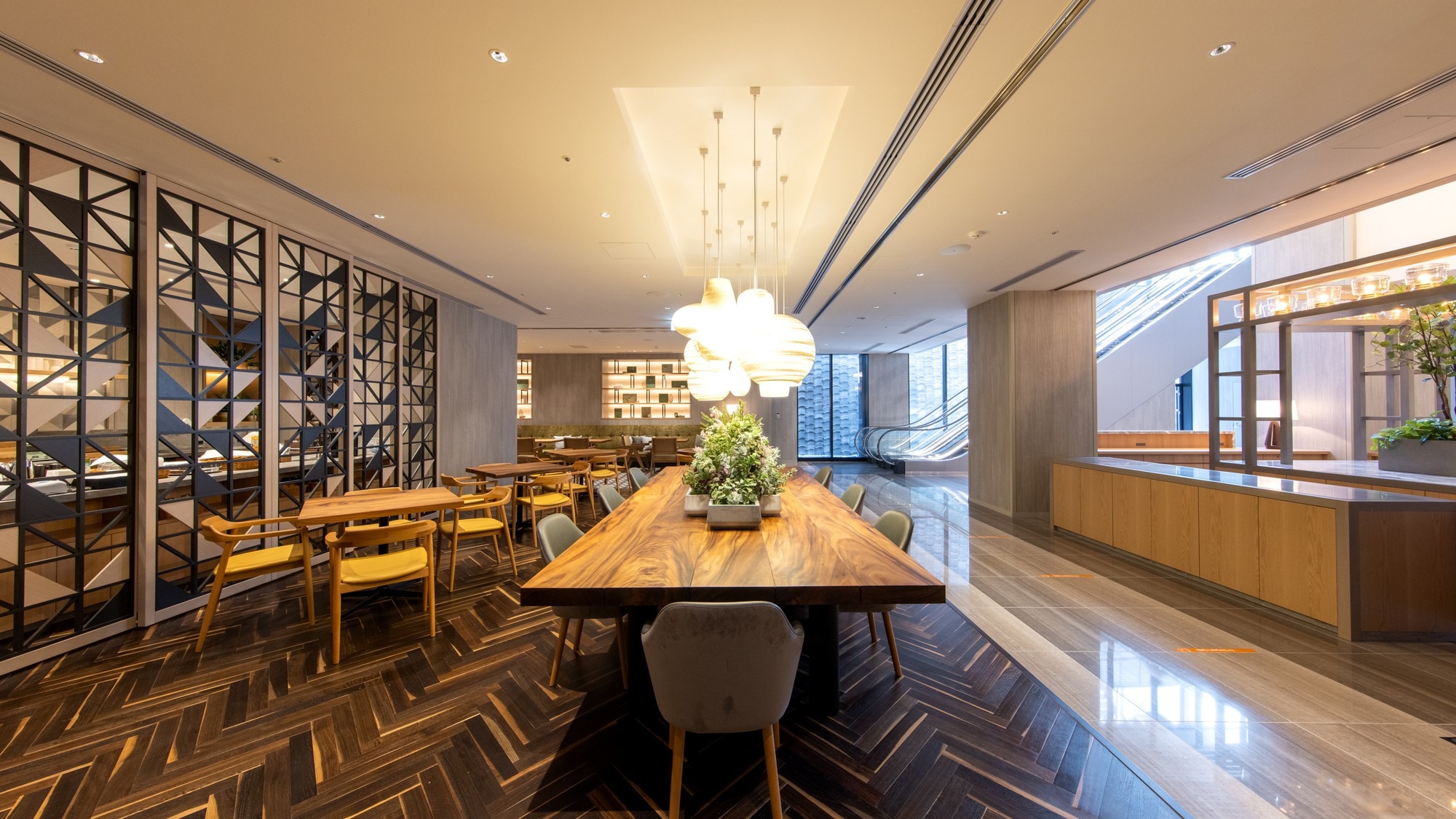 Enjoy the restaurant / discerning interior.