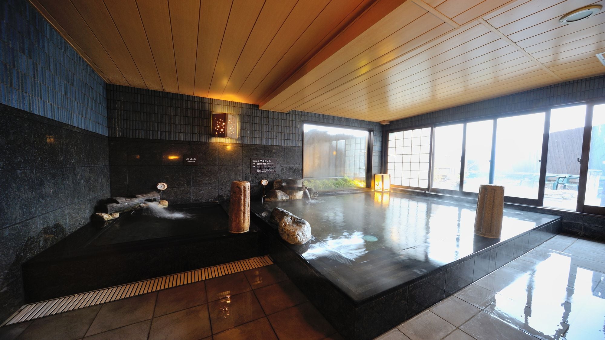 ■ [Men] Indoor bath (hot water temperature: 40-42 ℃)