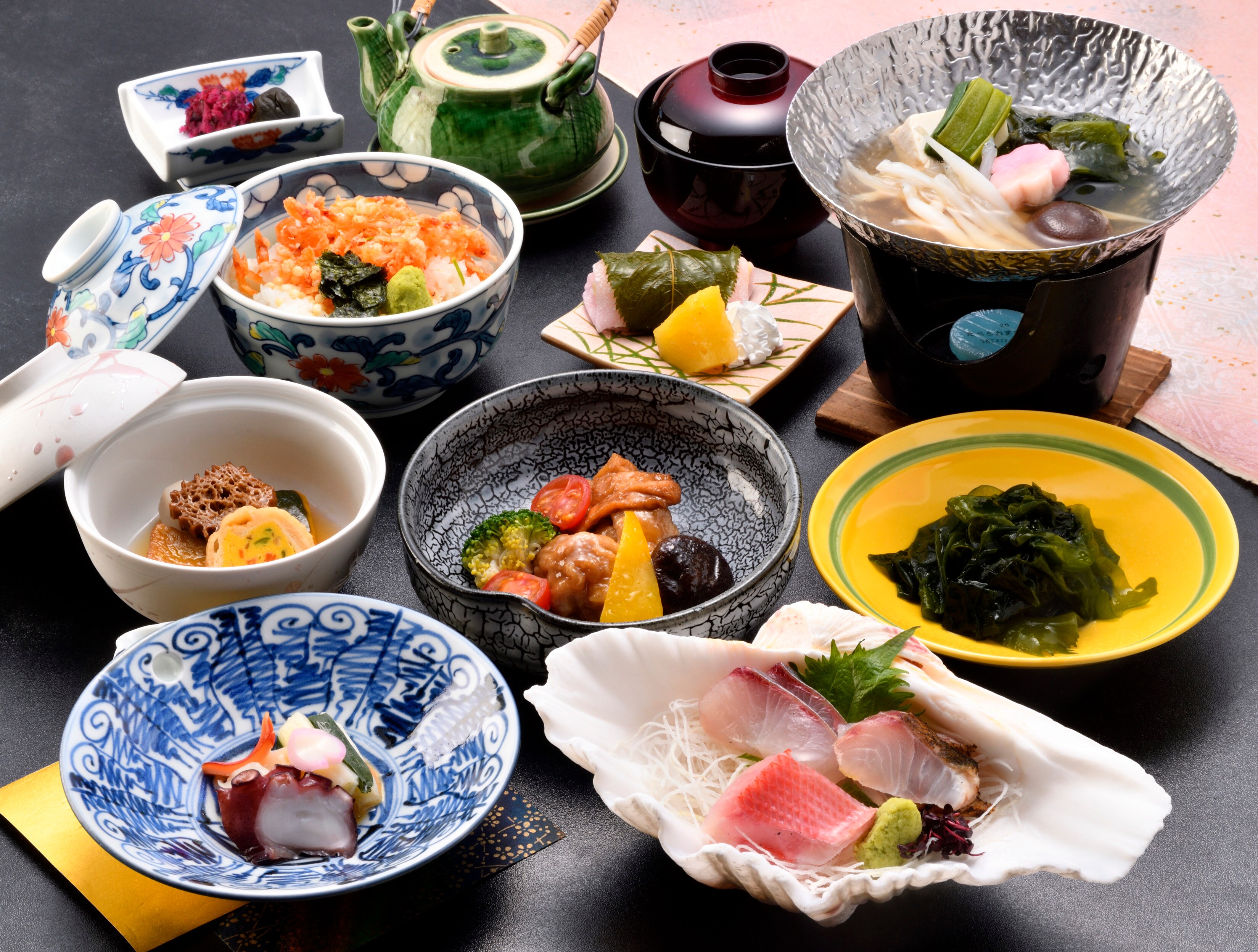 Plan with Sakura shrimp tempura and whitebait hotpot (image)