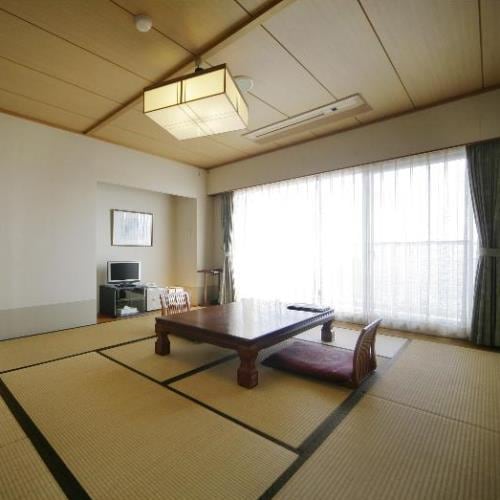 Japanese-style room overlooking the sea