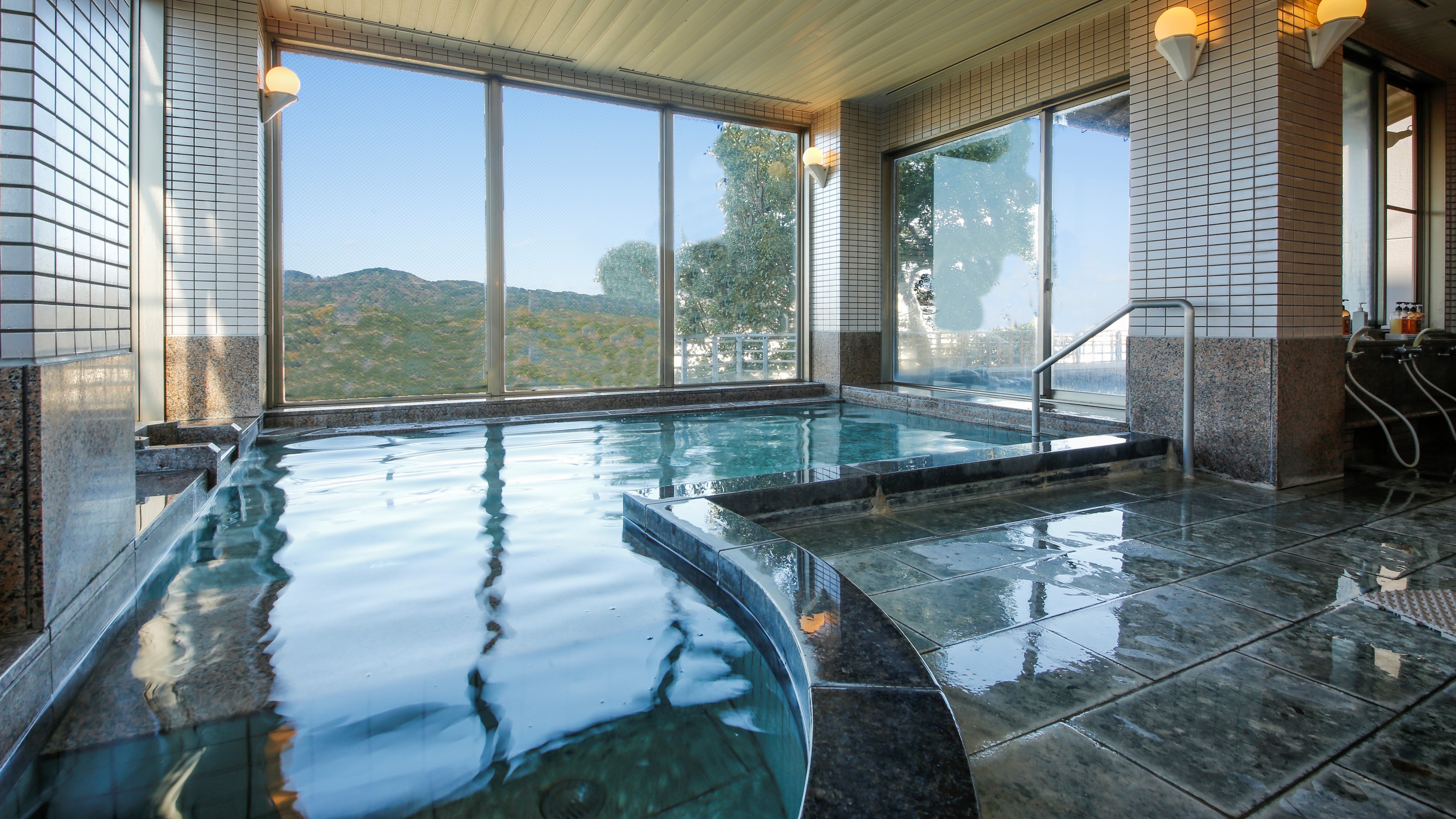 Men's large bath "Shiokaze no Yu"