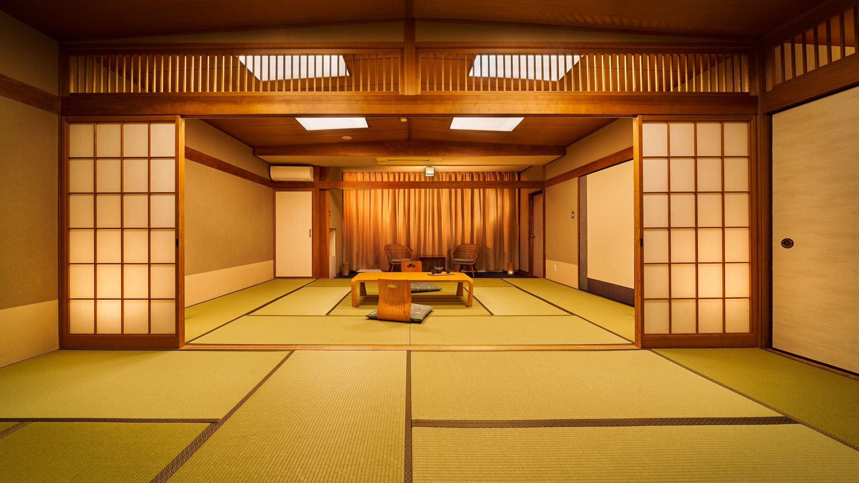 Standard Japanese-style room (21 tatami mats) *Example of a guest room