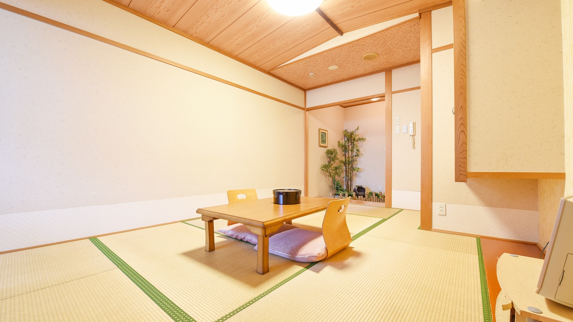 * [Example of guest room] All guest rooms have a semi-open-air bath. This is a standard Japanese-style room.