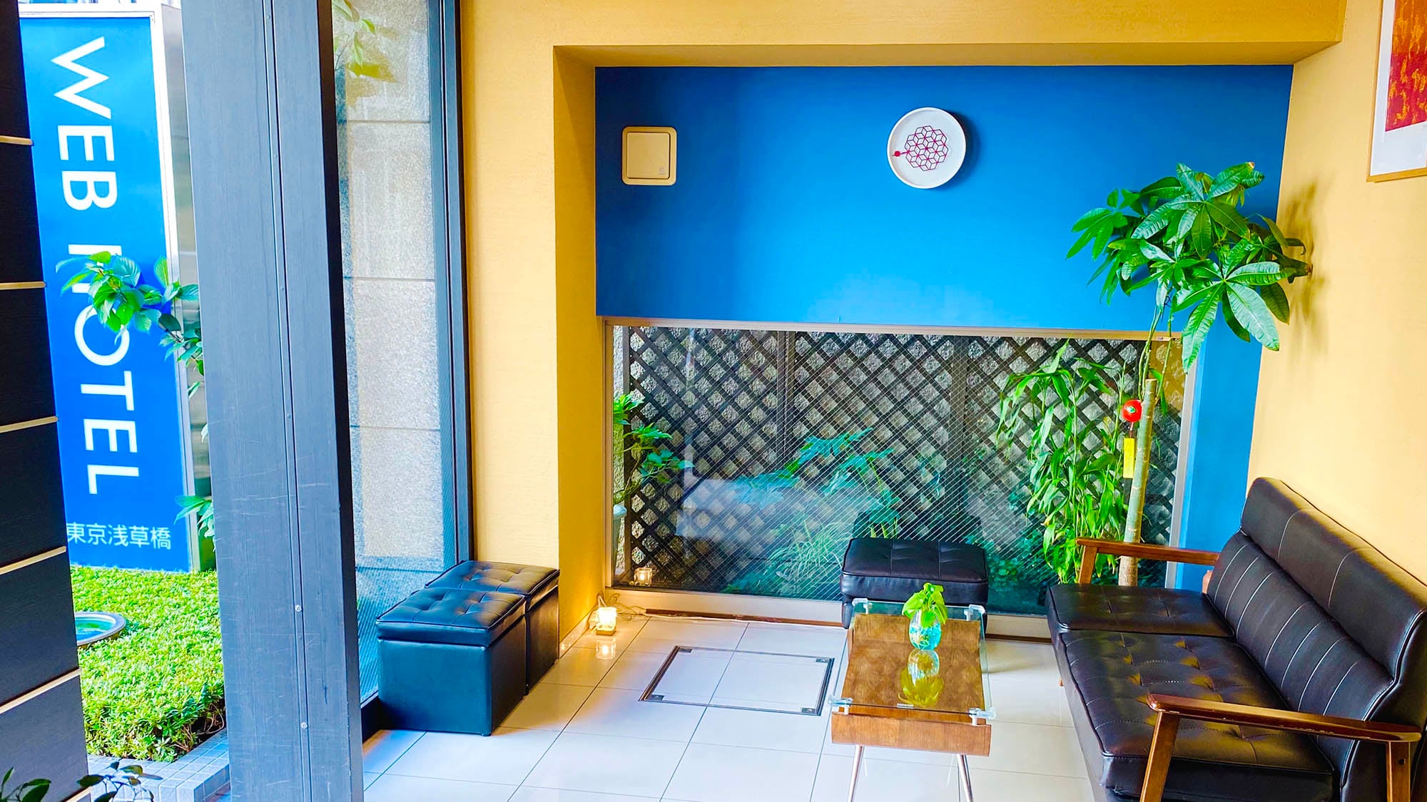・ The lobby is fully equipped with high-speed free Wi-Fi! Please also use a laptop