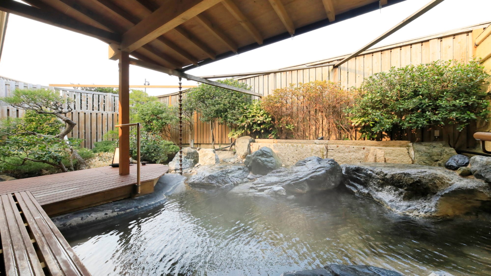 [Open-air bath building/for men] Open-air hot spring bath