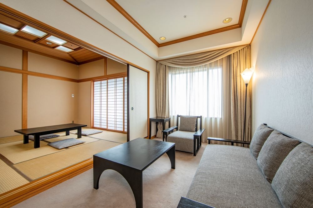 Japanese-style room (living room)