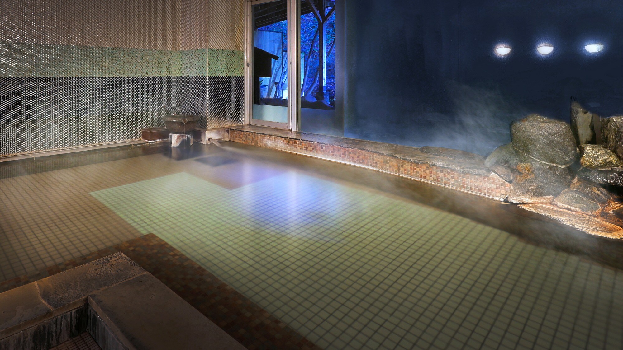 Evening view of the women's bath (indoor bath) at Senju-no-Yu
