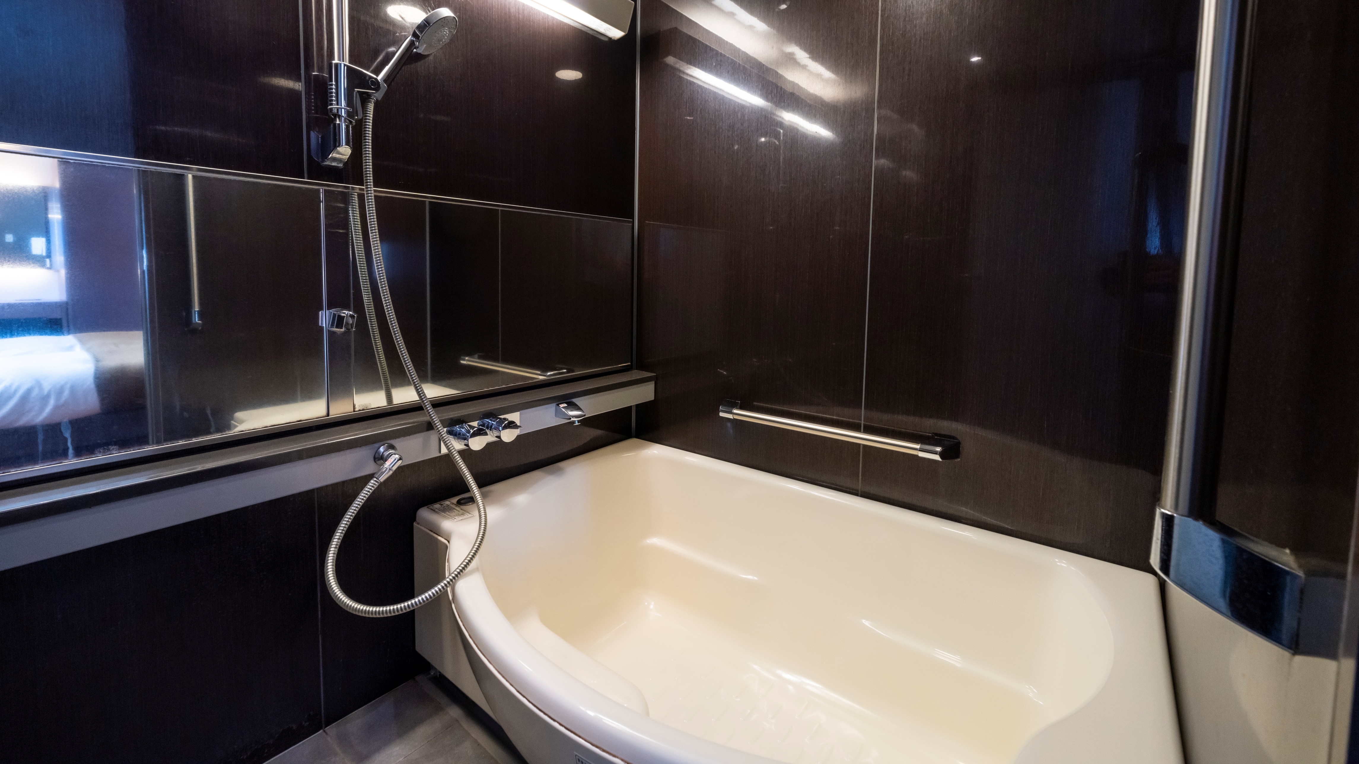 Hollywood Twin Room Limited Bathroom