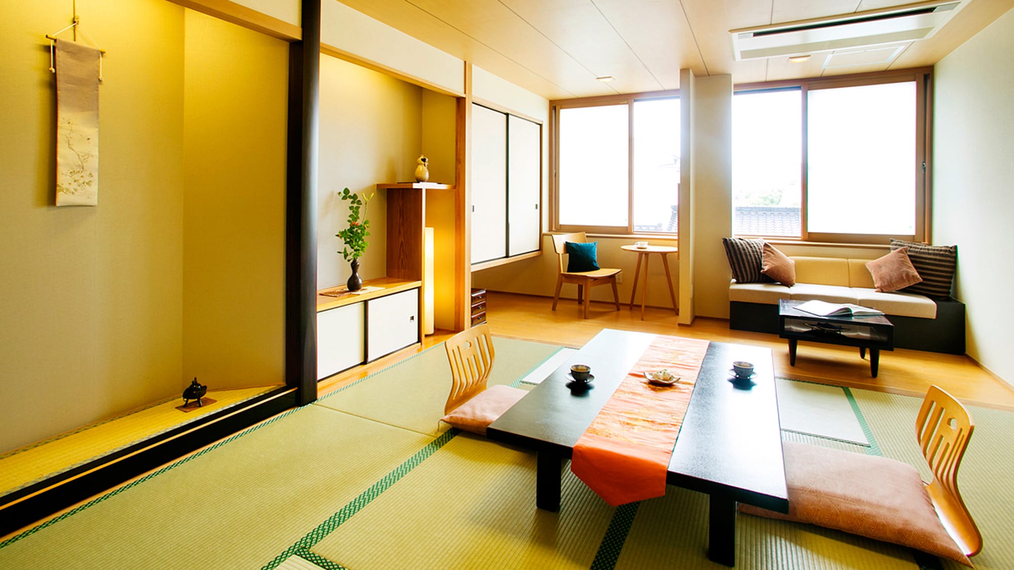 [Modern Rooms - Japanese-style Modern Rooms] These rooms are popular for their calm atmosphere (image)