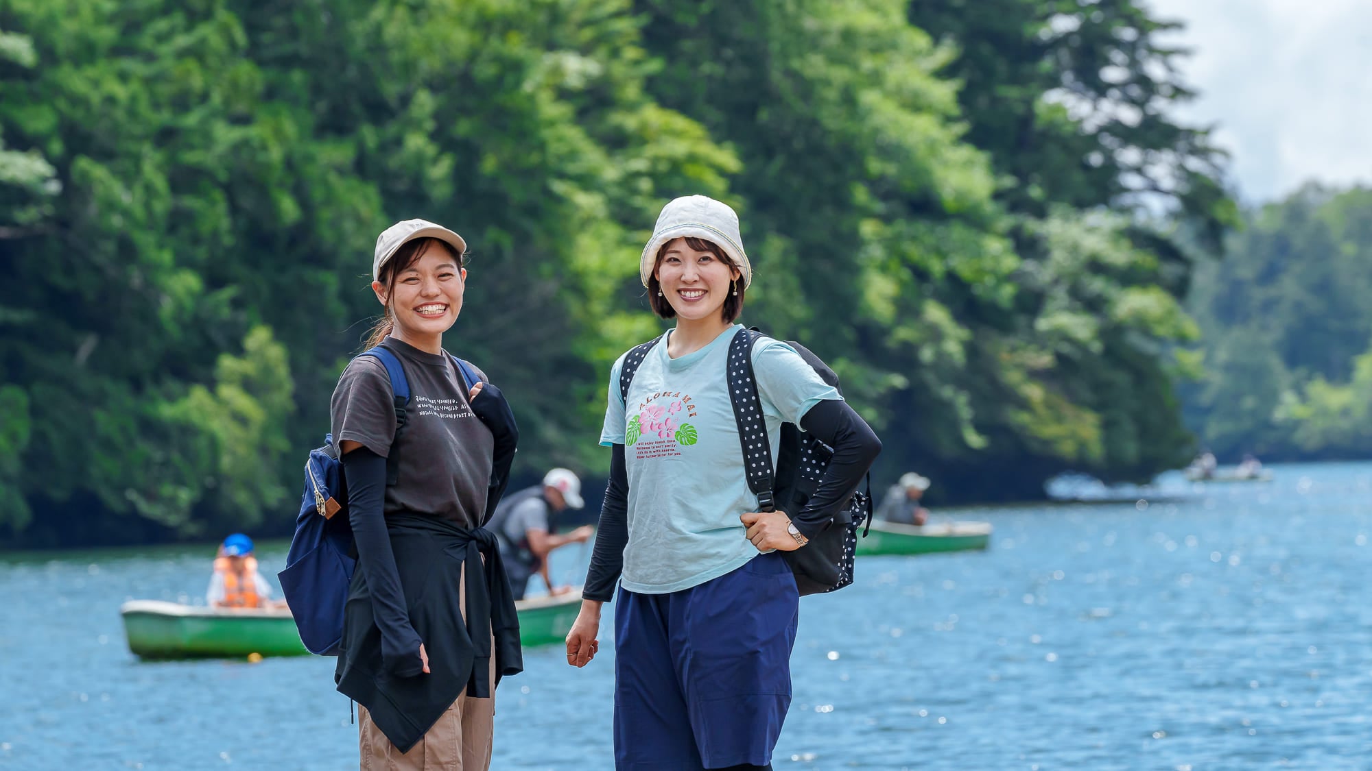 Foto kenangan dengan Danau Yunoko di latar belakang♪