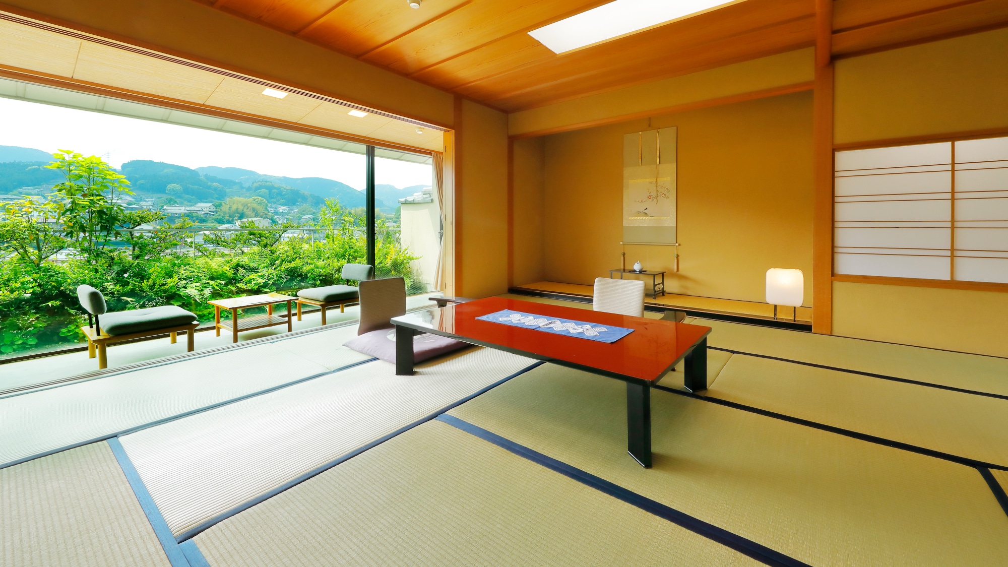 [East Building Guest Room] Image 03