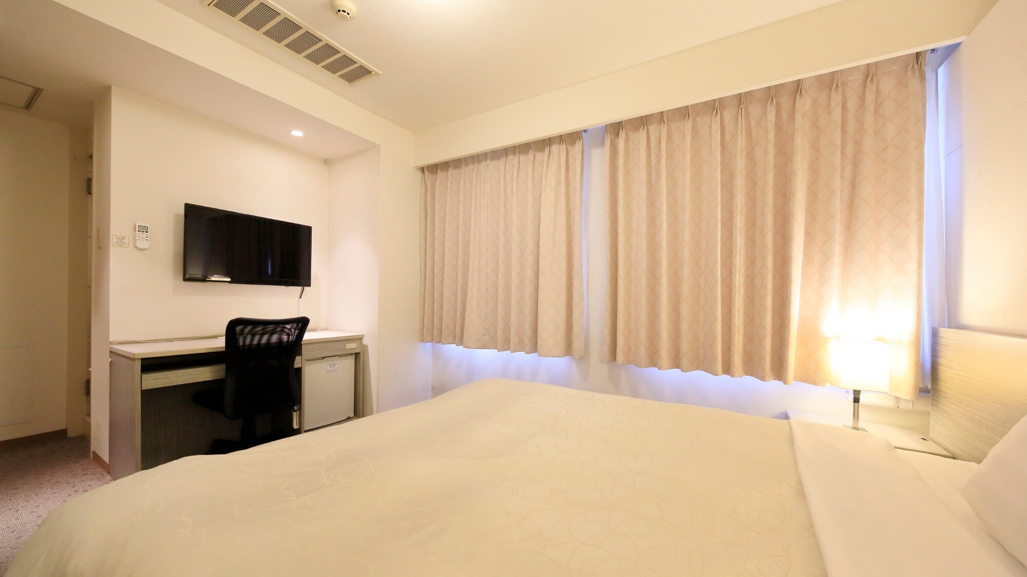 Deluxe single room (example of guest room)
