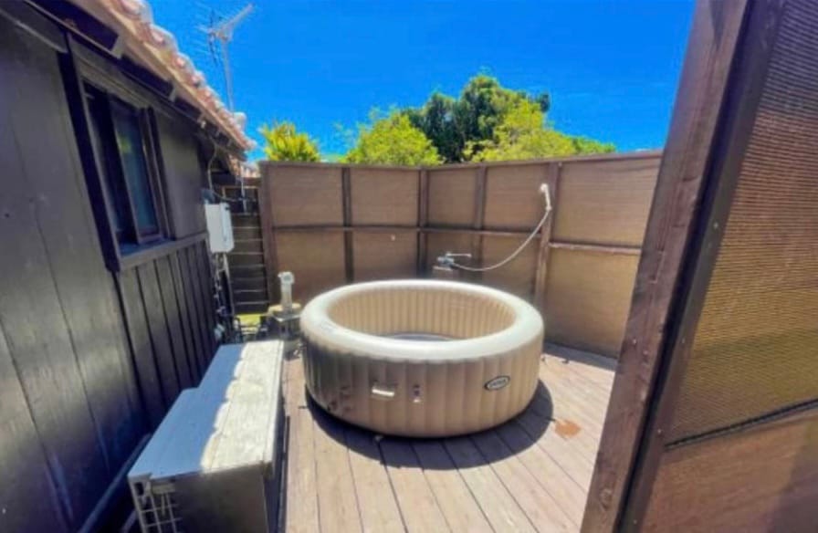Simple jacuzzi (paid option)