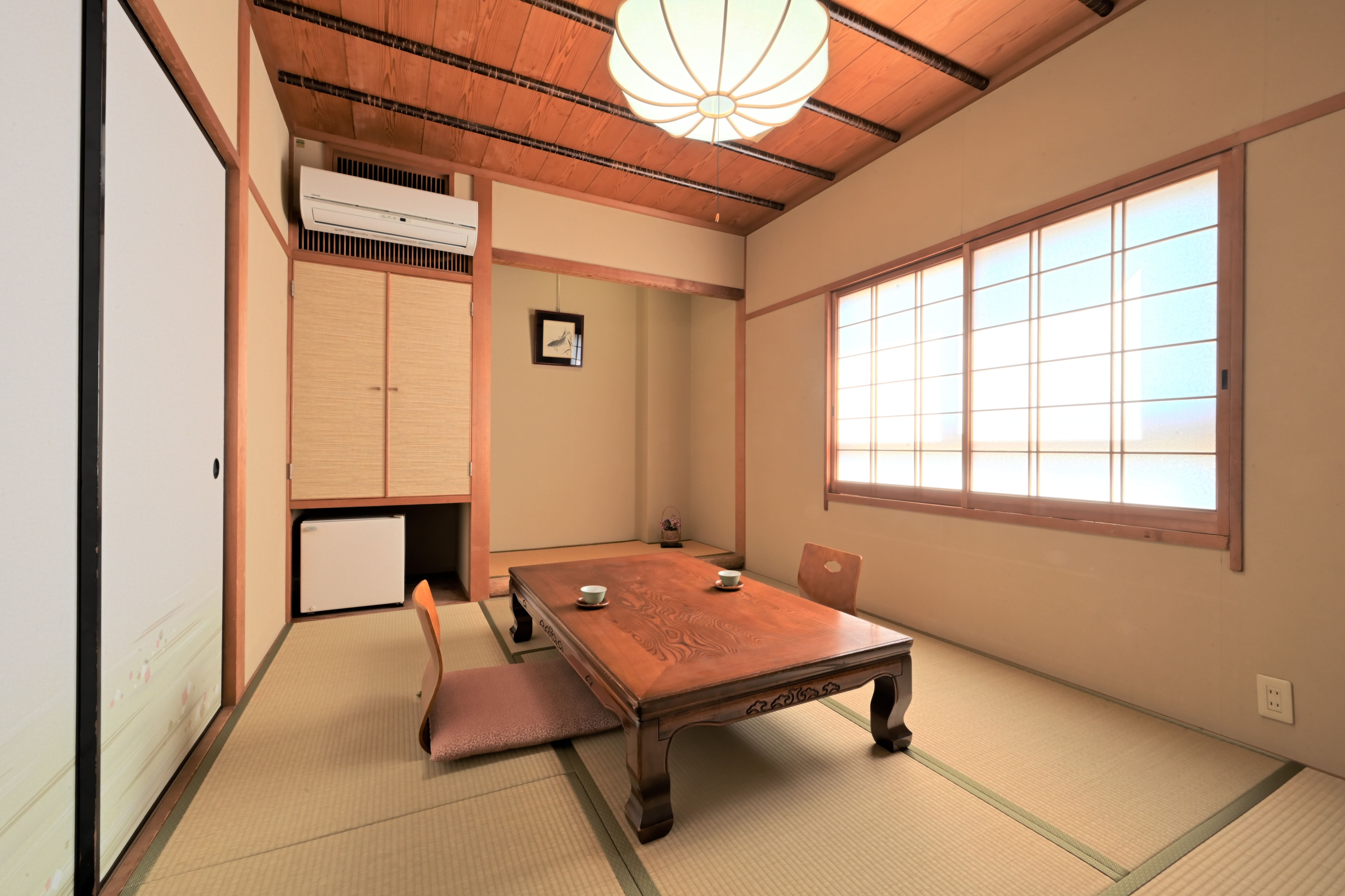 [Siosai] Japanese-style room 6 tatami mats, garden side