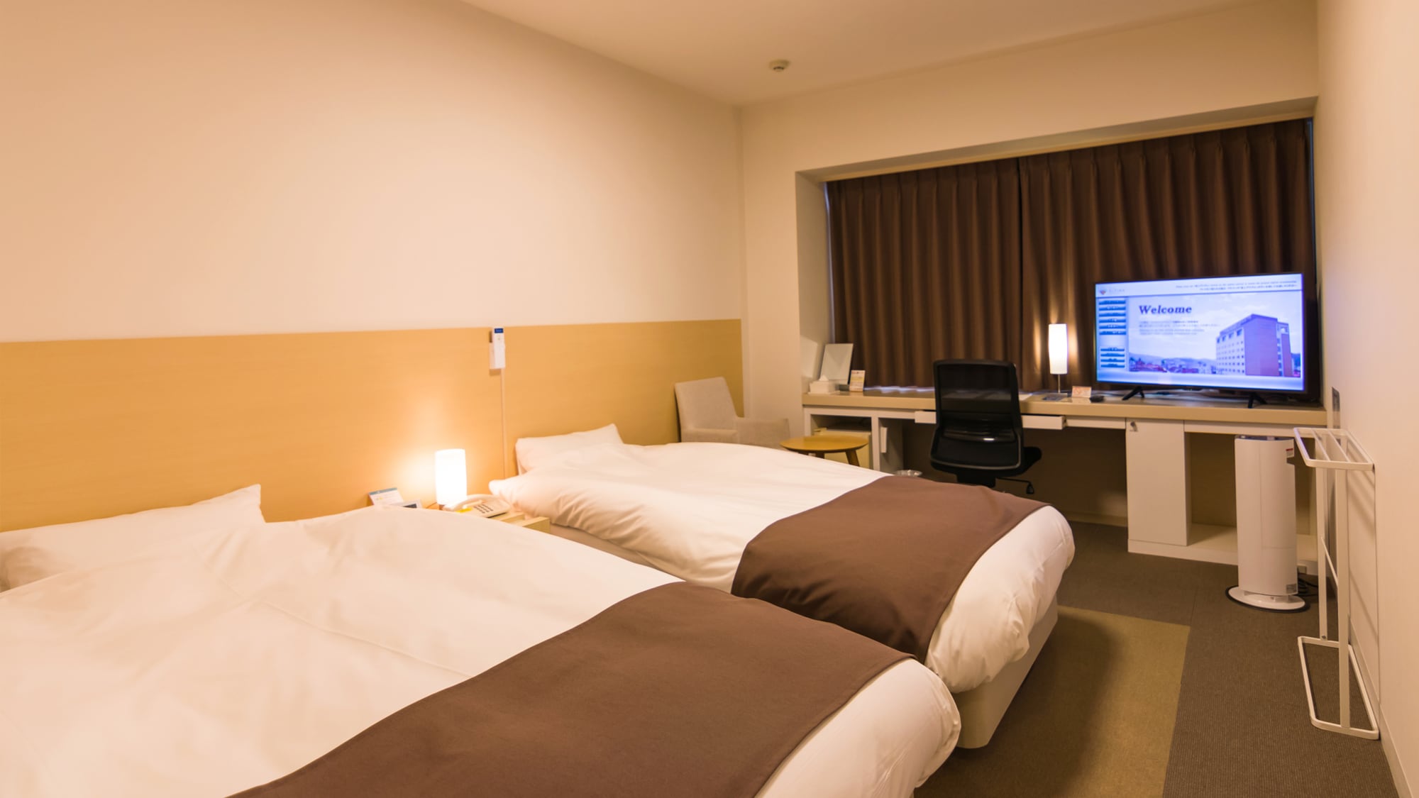 Even though it is a standard twin, the rooms are spacious. It is a simple and clean room.