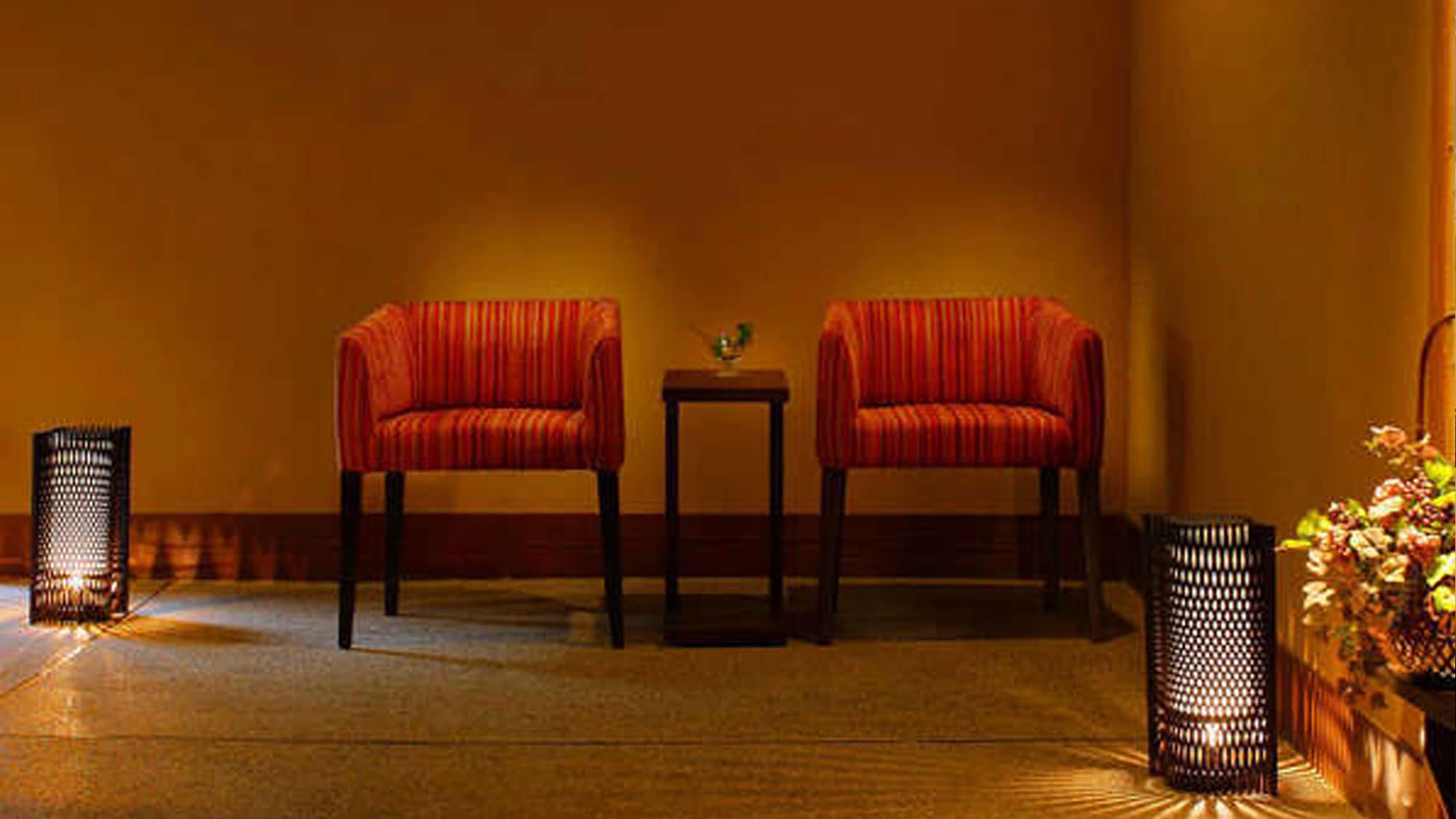 [Hot Spring Tour in front of Iwane no Yu] Meet in the hallway while touring the hot springs.
