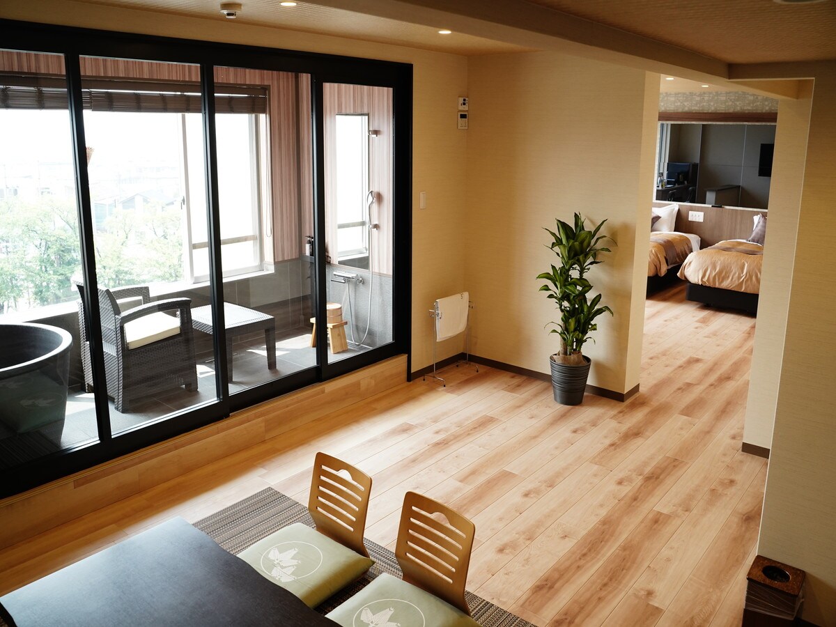 Phòng suite hiện đại theo phong cách phương Tây Phòng theo phong cách Nhật Bản-phương Tây