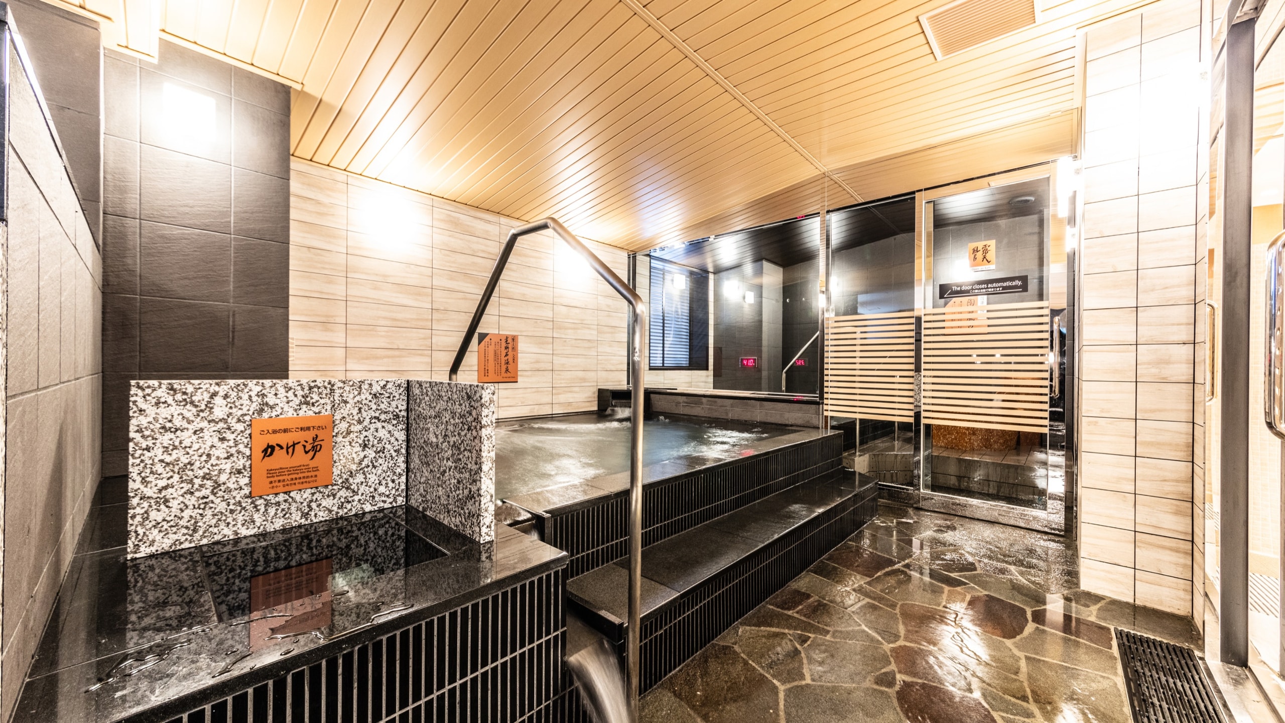 Women's large bath [Main building] Business hours: 15:00-24:00 / 6:00-10:00 the next day