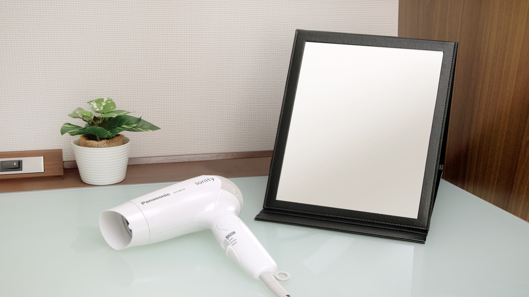 Mirror & hair dryer (room installation)