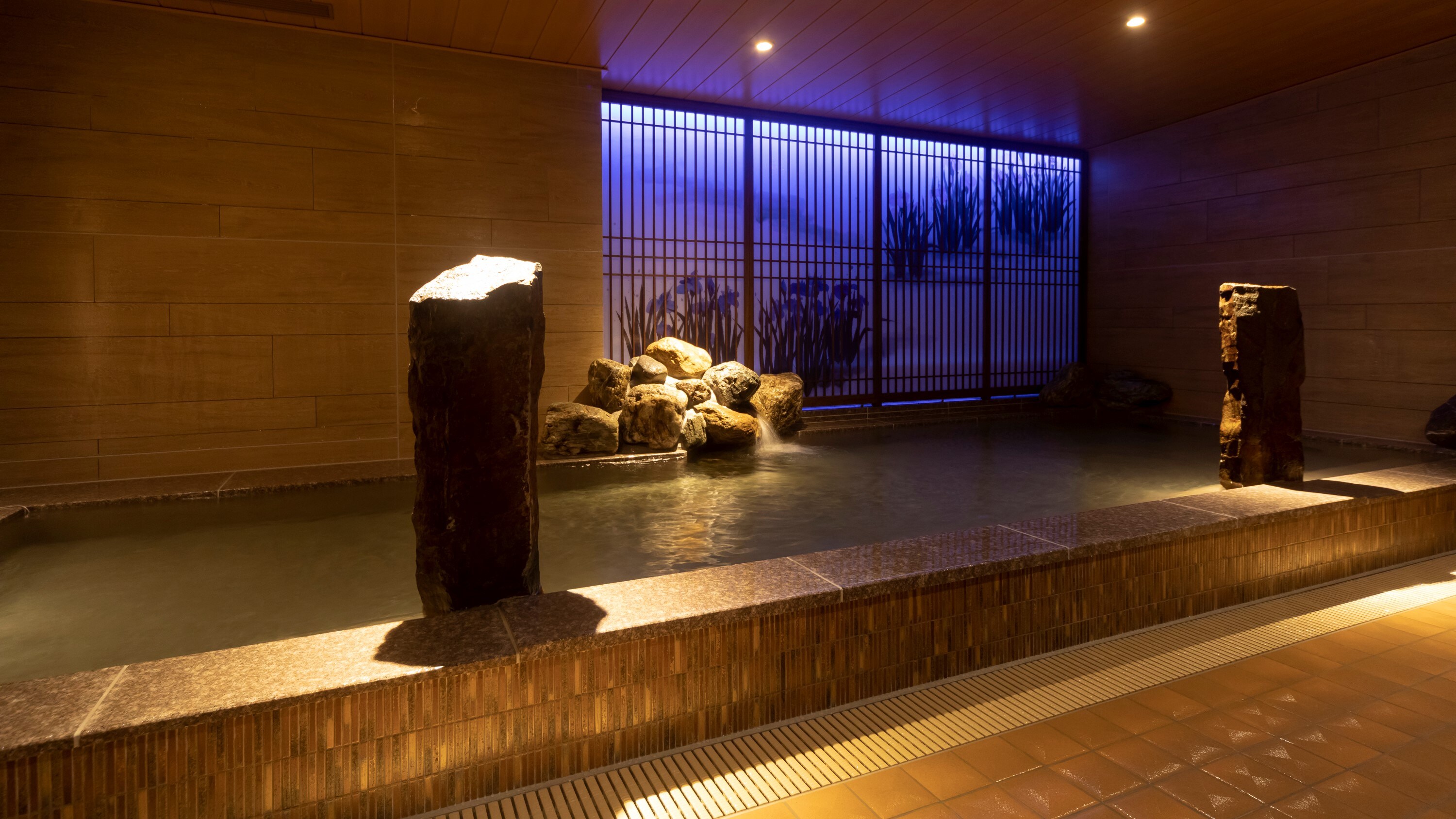 Women's large bath warm water
