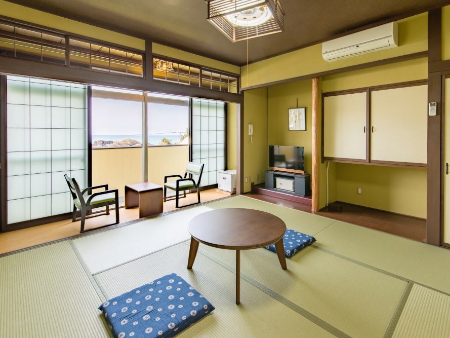 Showa retro style guest rooms with views of the Sea of Japan and Echizen Matsushima - Matsushima