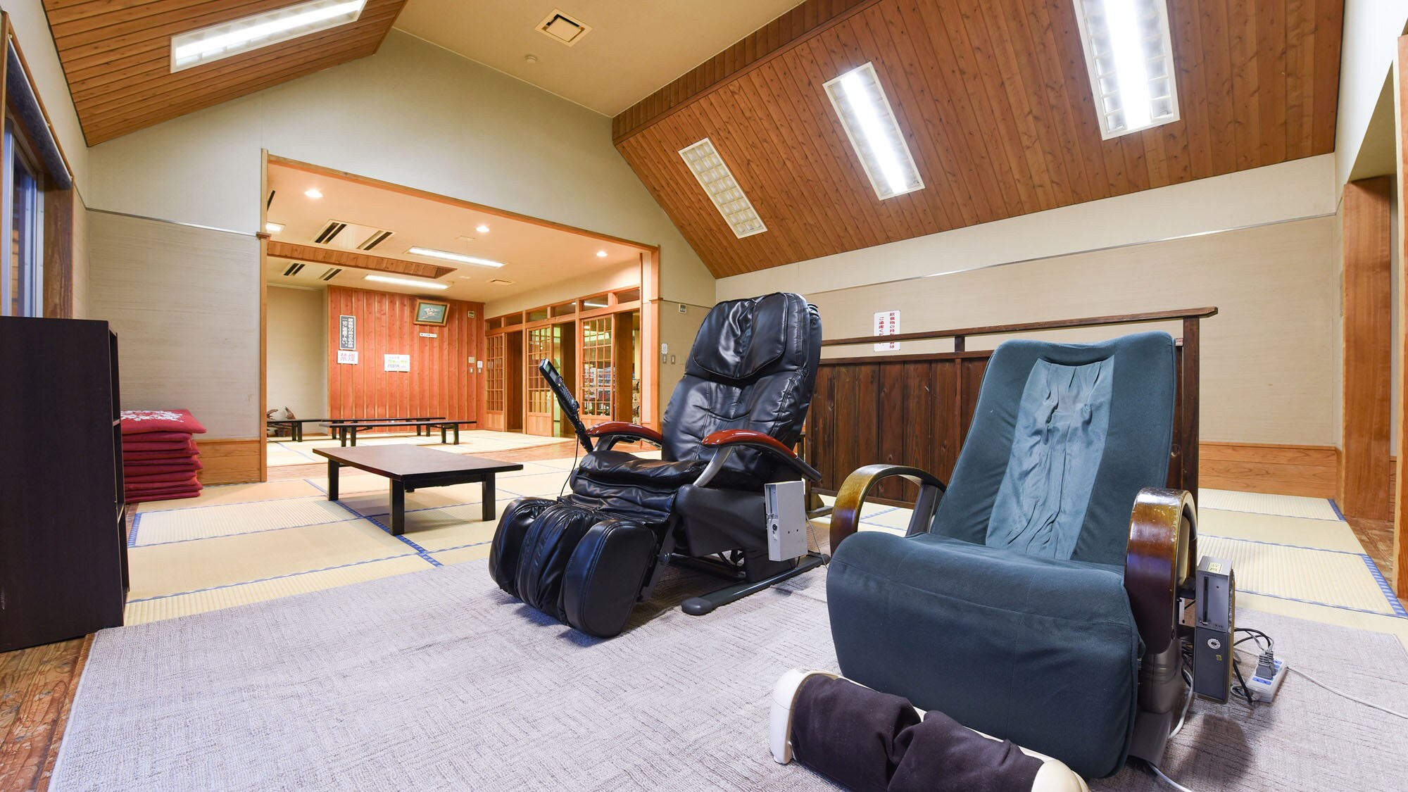 *[Relaxation area: Japanese-style room] After relaxing in the hot spring, take a break in the tatami room.