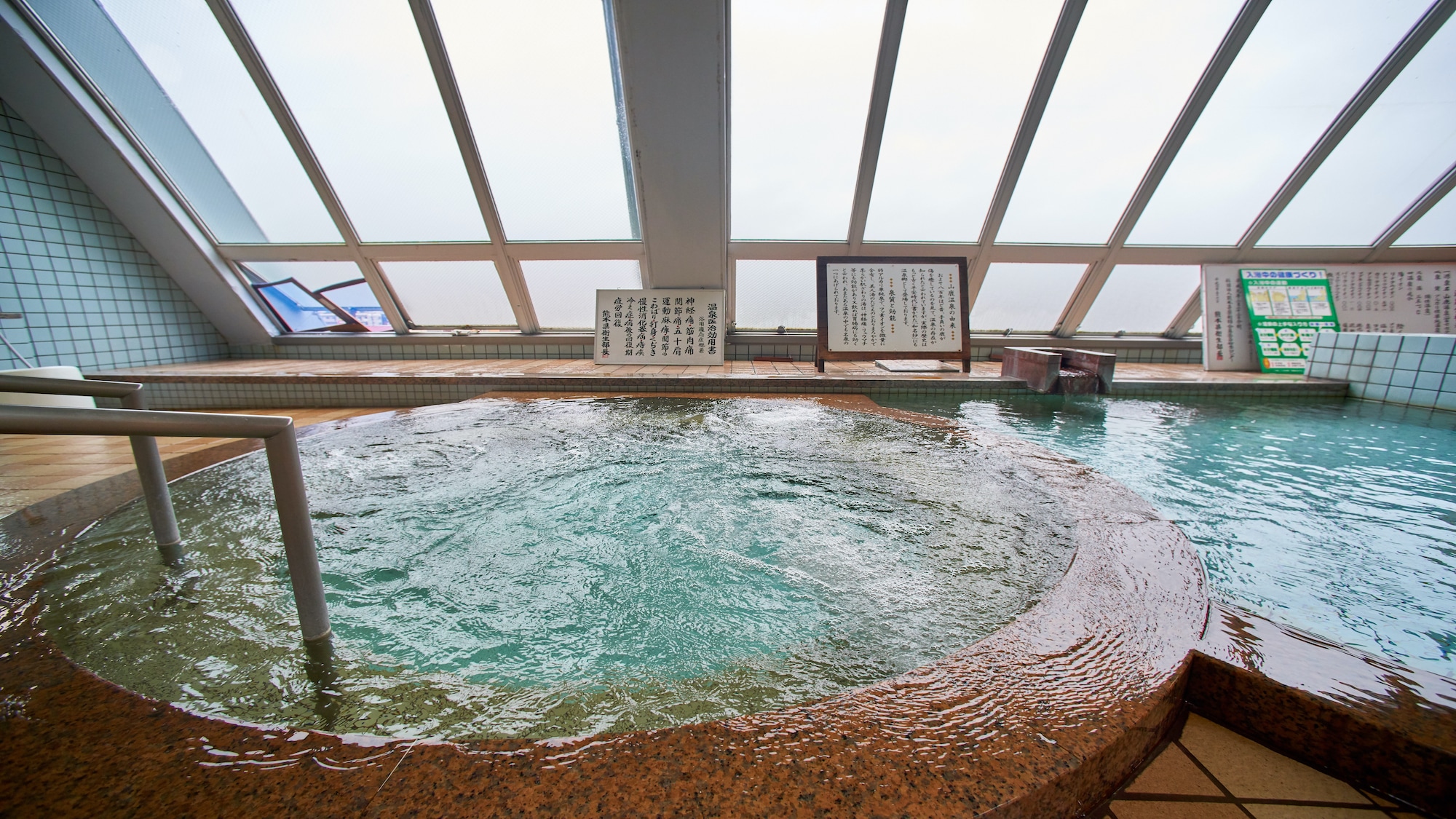  A hot spring like a thick lotion ♪