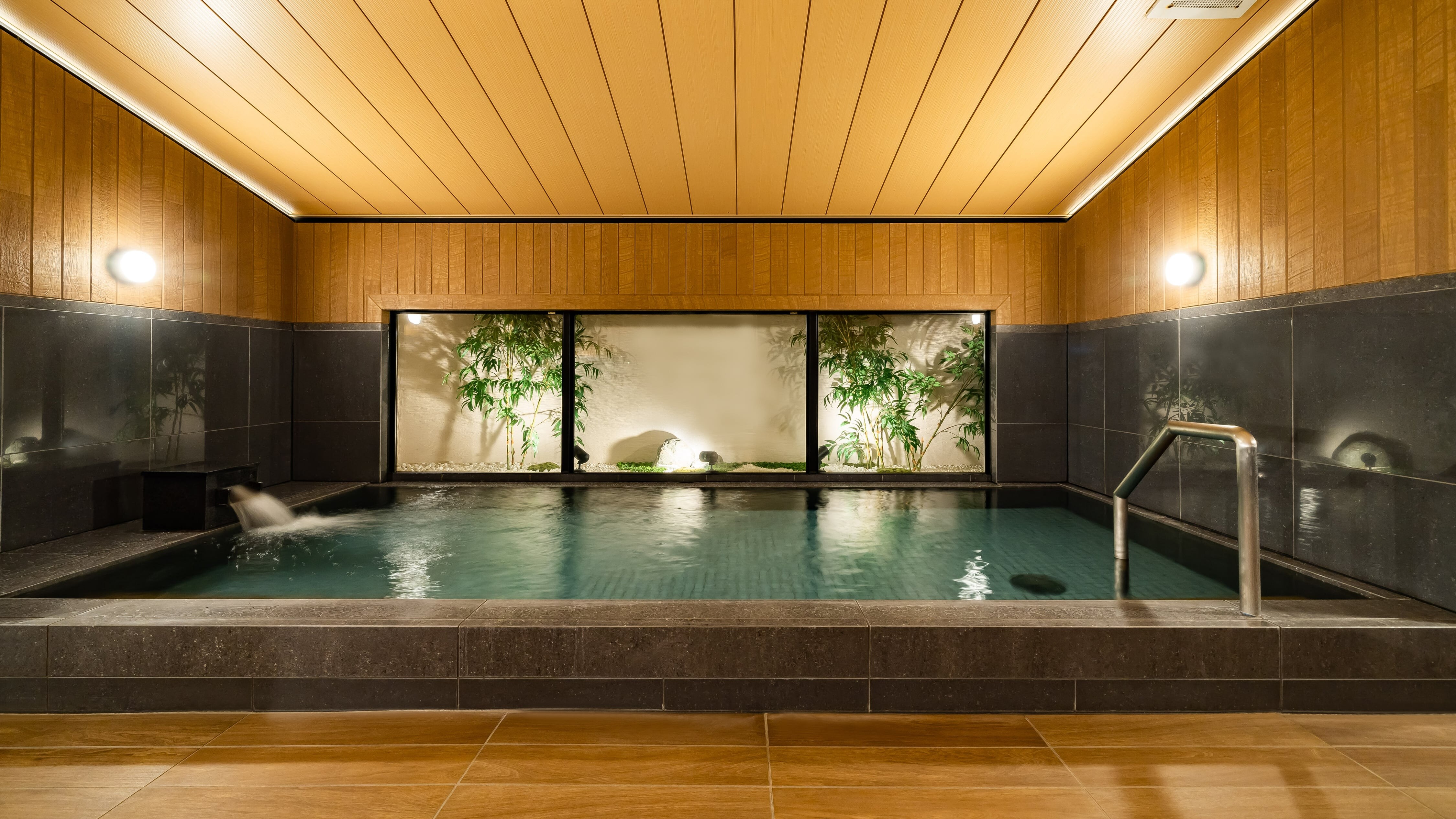 (Men's large bath) Soothe your daily fatigue in the large bath.