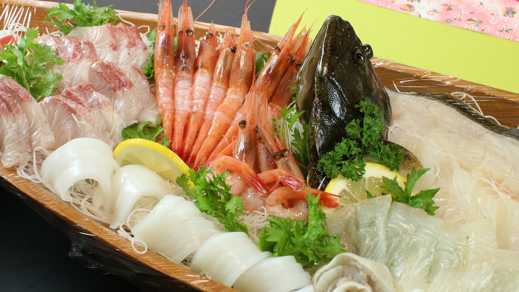 Boat-shaped platter