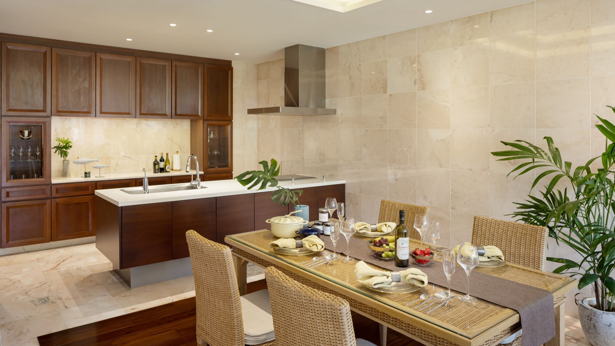 *[Ocean Garden Suite 1F or 2F (120-165 square meters)] Living room (example)