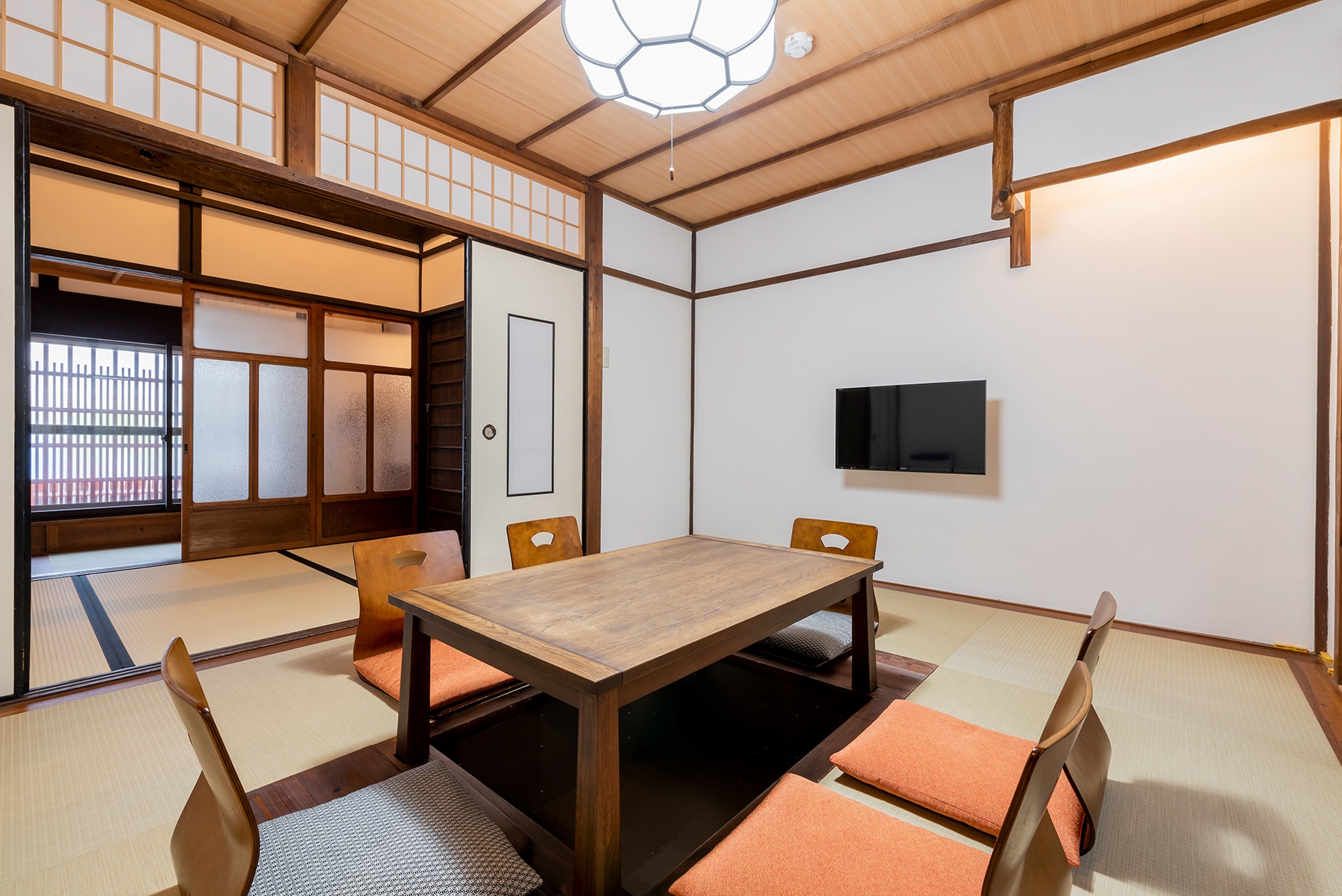 Mibu Momiji 1st floor living room