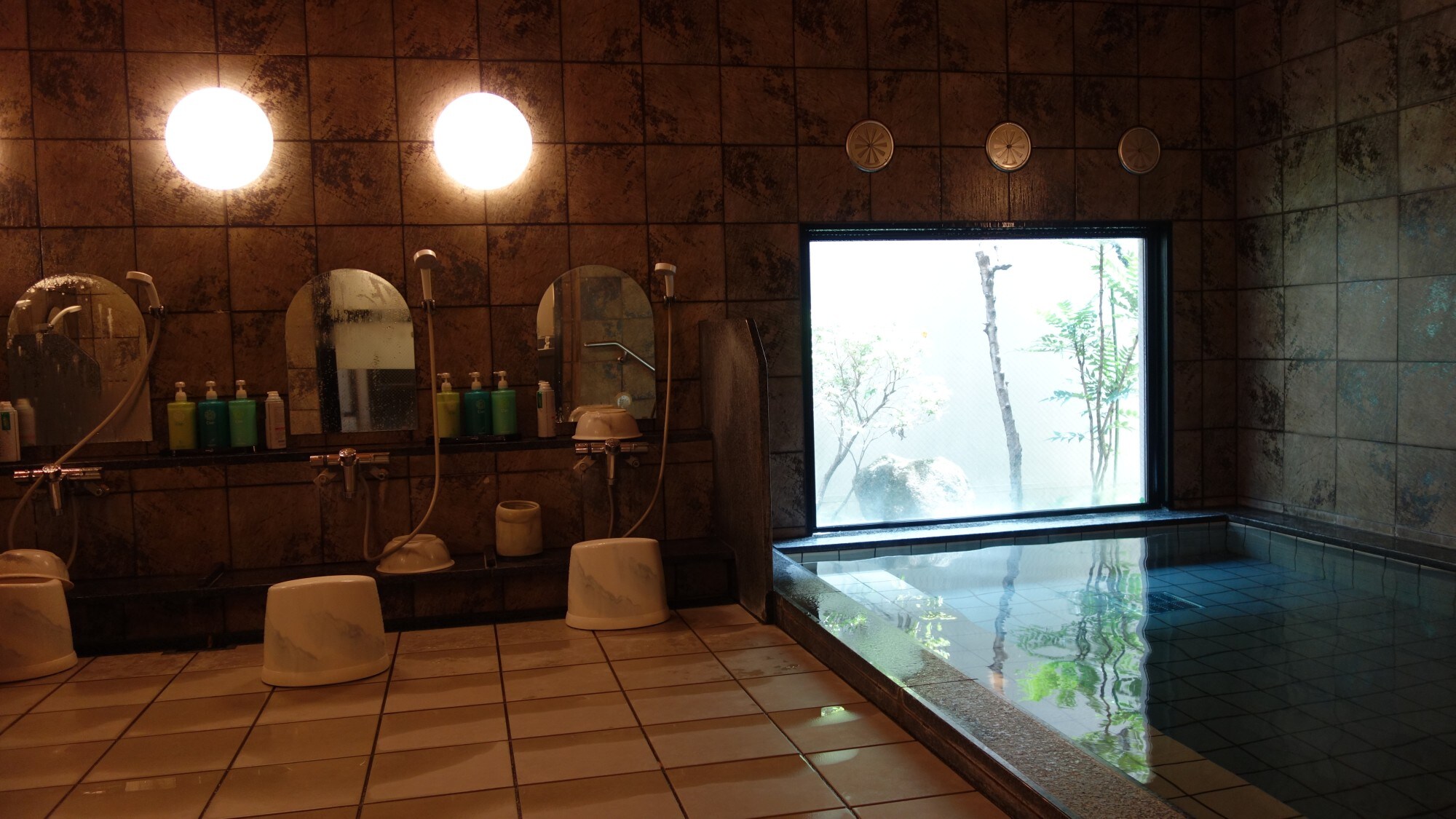 Men's public bath on the 1st floor (6 currants) Efficacy: rheumatism, neuralgia, hemorrhoids, poor circulation, low back pain, fatigue recovery, bruises, eczema