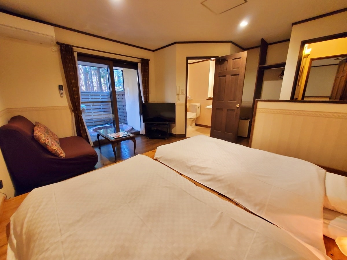 Rooms with open-air baths