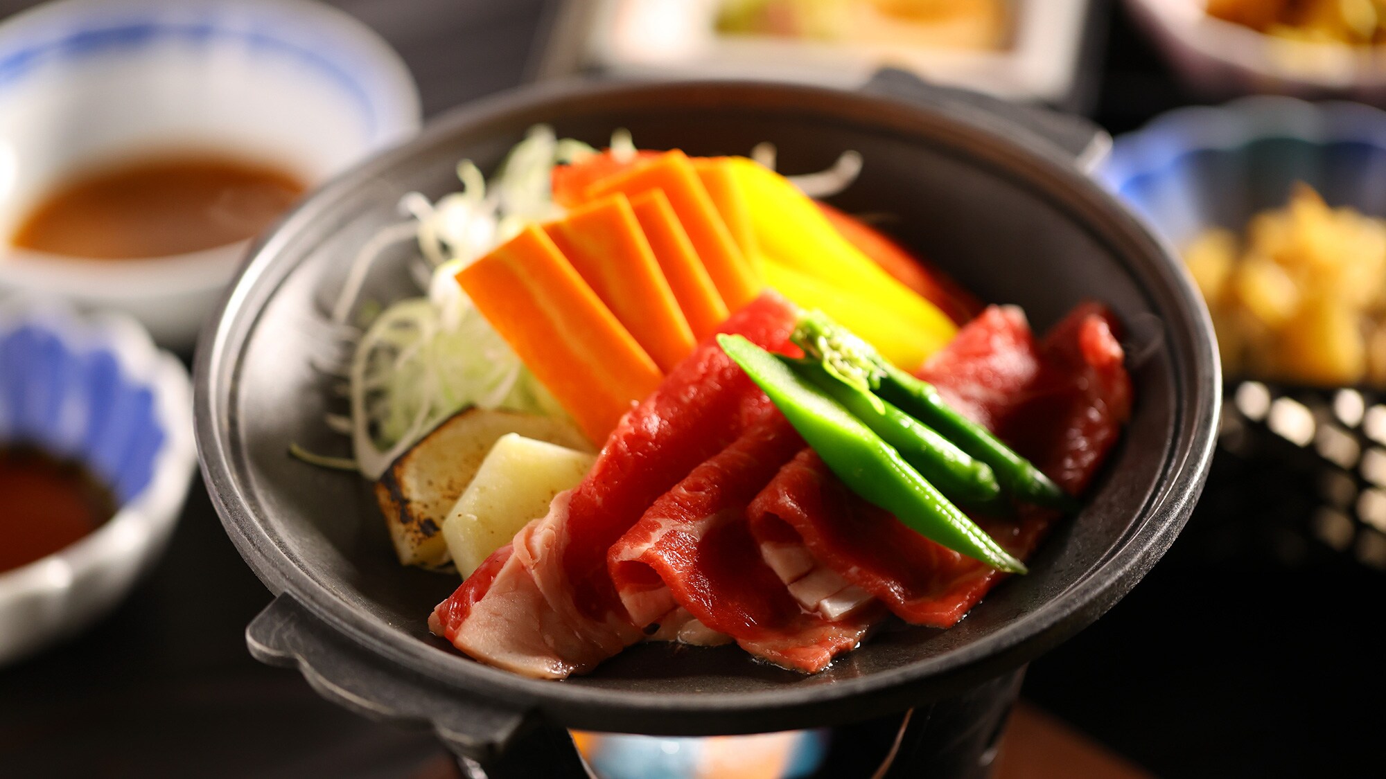 【저녁 식사】 스스로 구워 즐길 수 있는 「불고기와 아스파라」(3~5월 숙박 봄 메뉴 이미지)