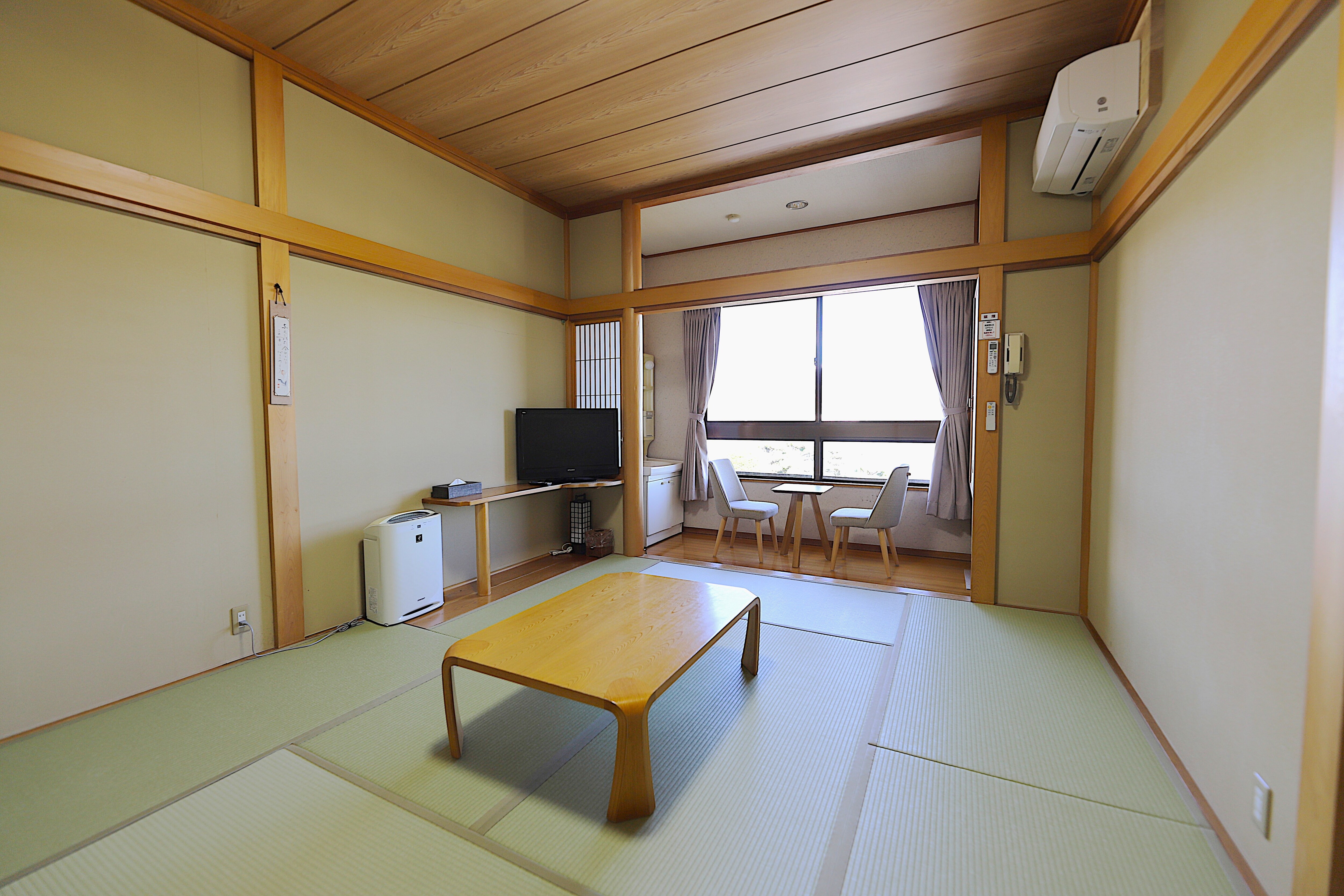 Lake Yamanaka View Japanese-Style Room with Shared Bath and Toilet [Non-Smoking]