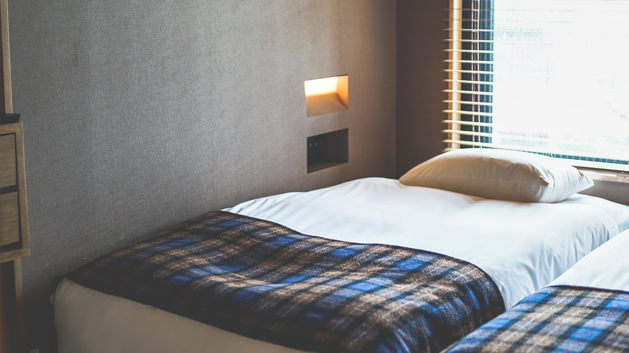 Compact yet comfortable design. A new style that balances work and holidays.